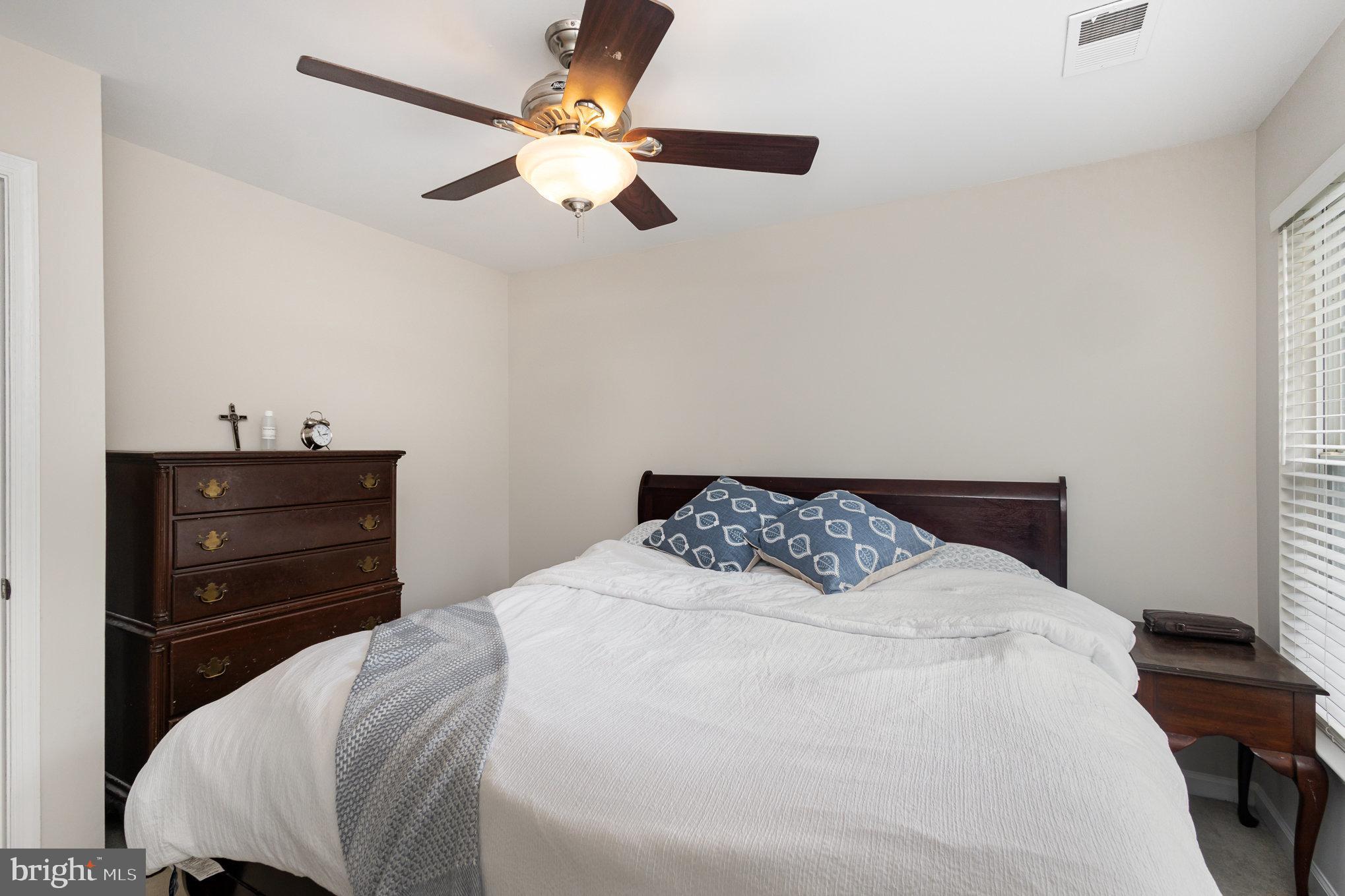 ROUND HILL - Residential