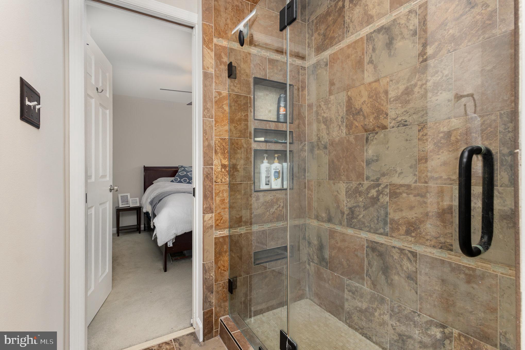 ROUND HILL - Residential