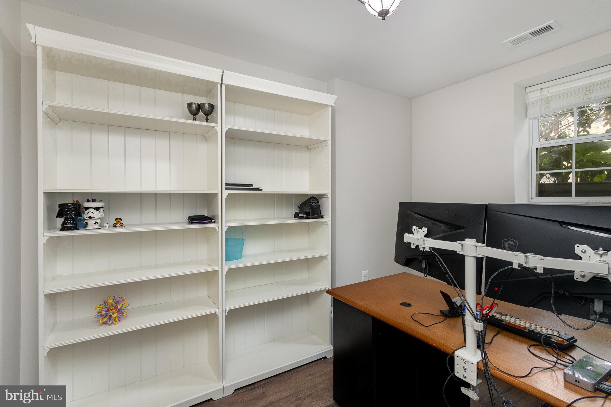 ROUND HILL - Residential