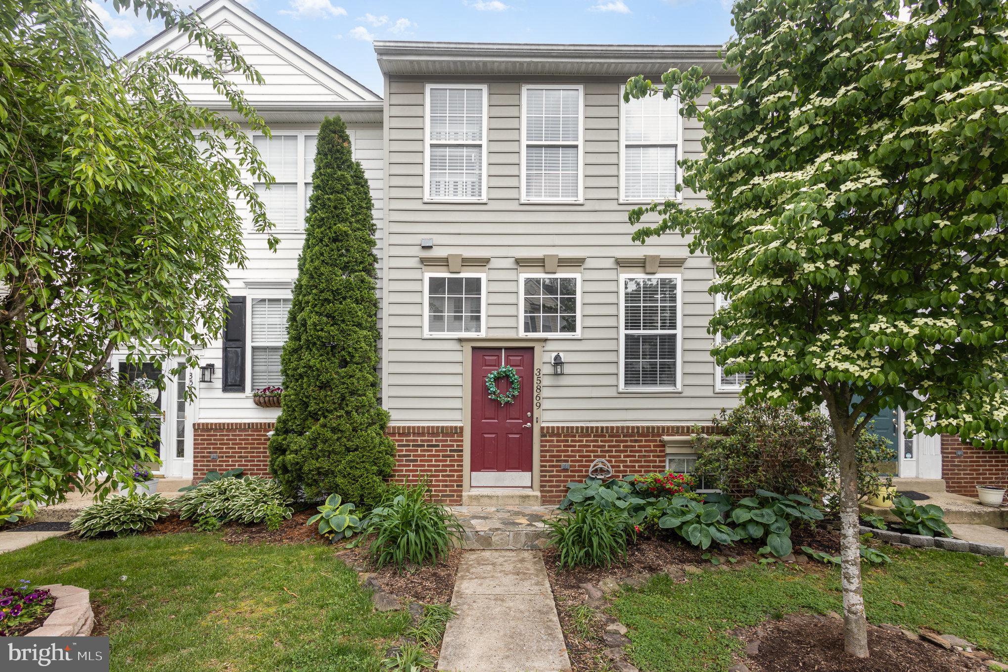 ROUND HILL - Residential