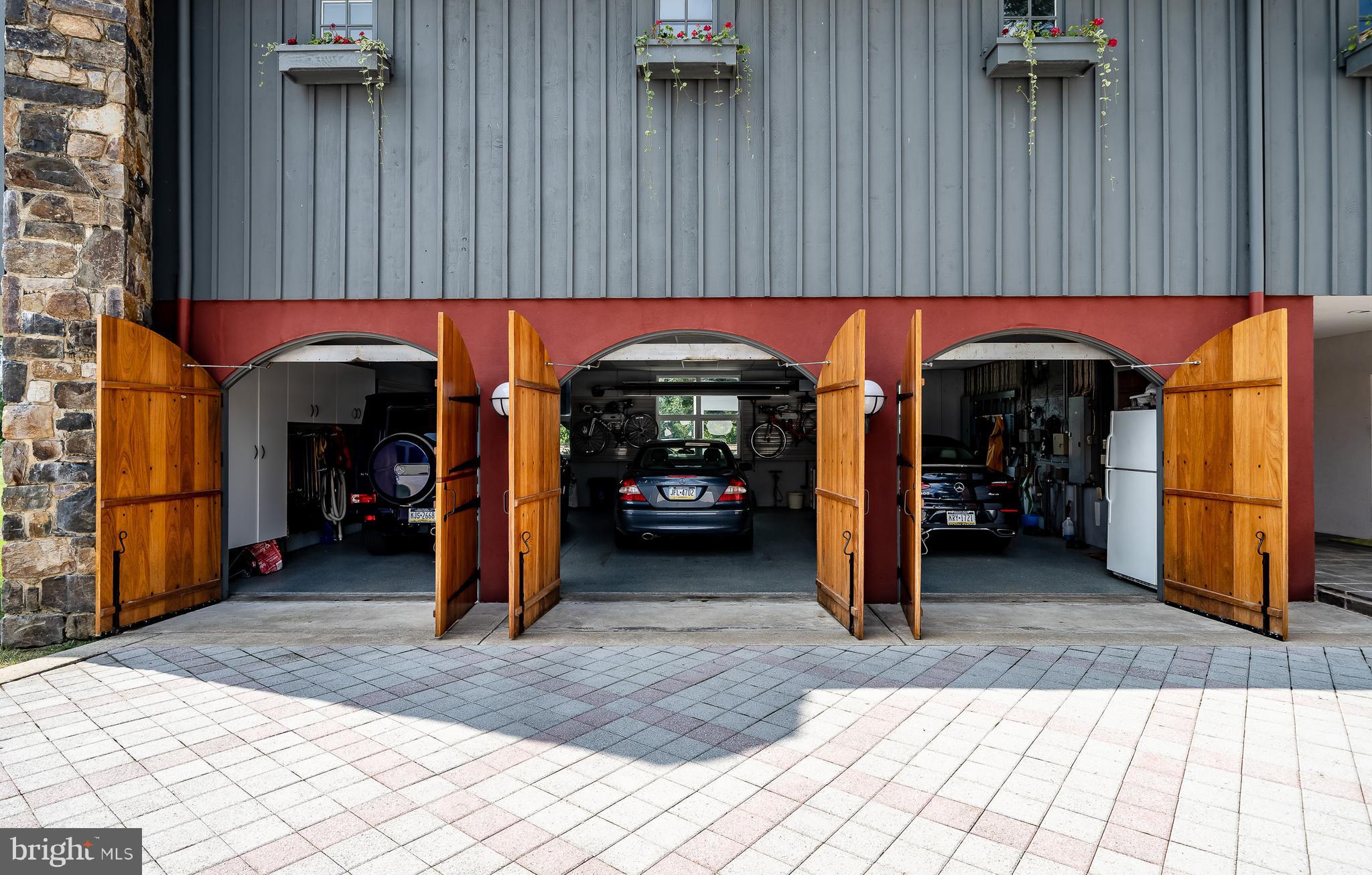 HUNTERS CHASE - Residential