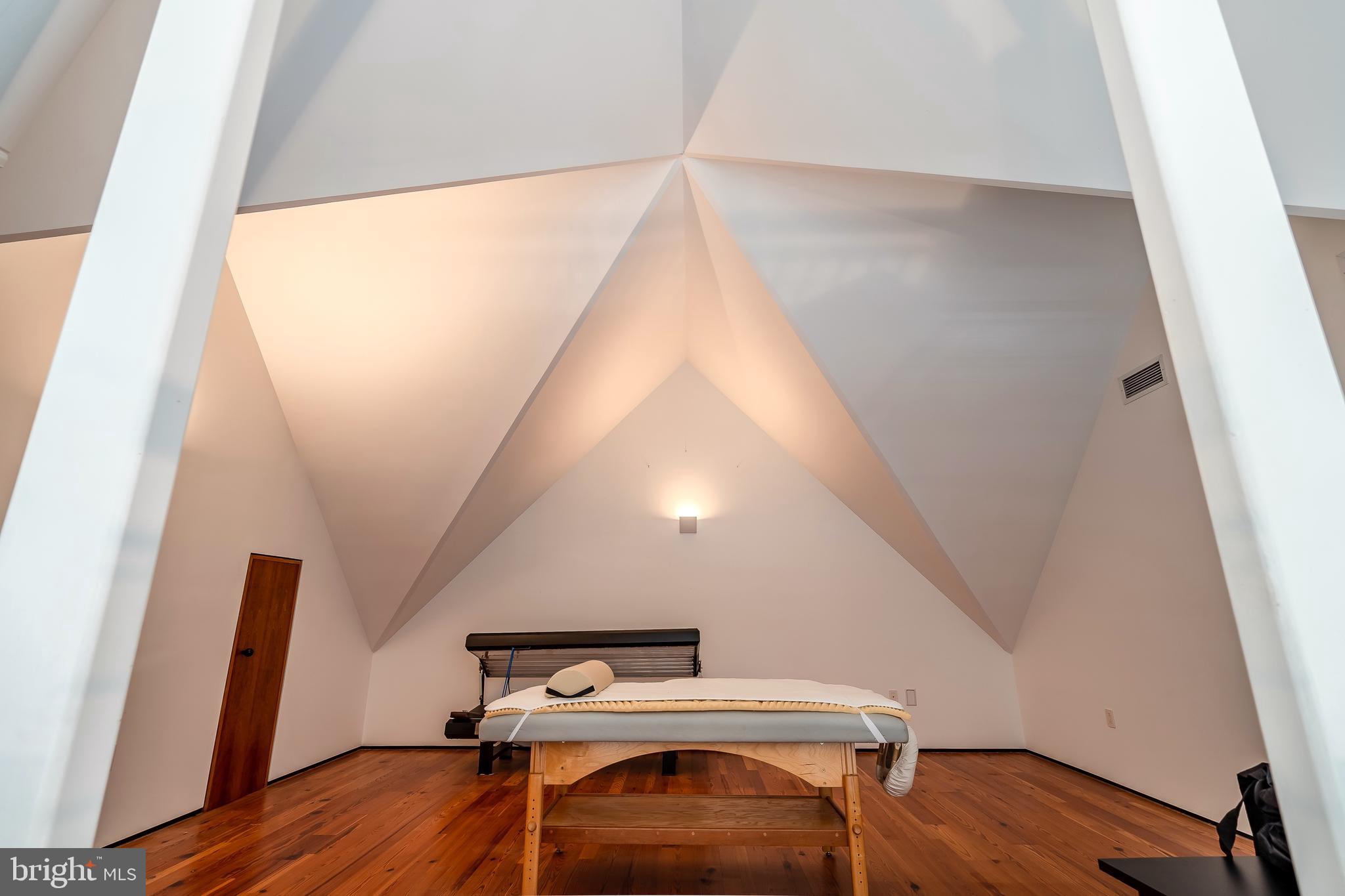 HUNTERS CHASE - Residential