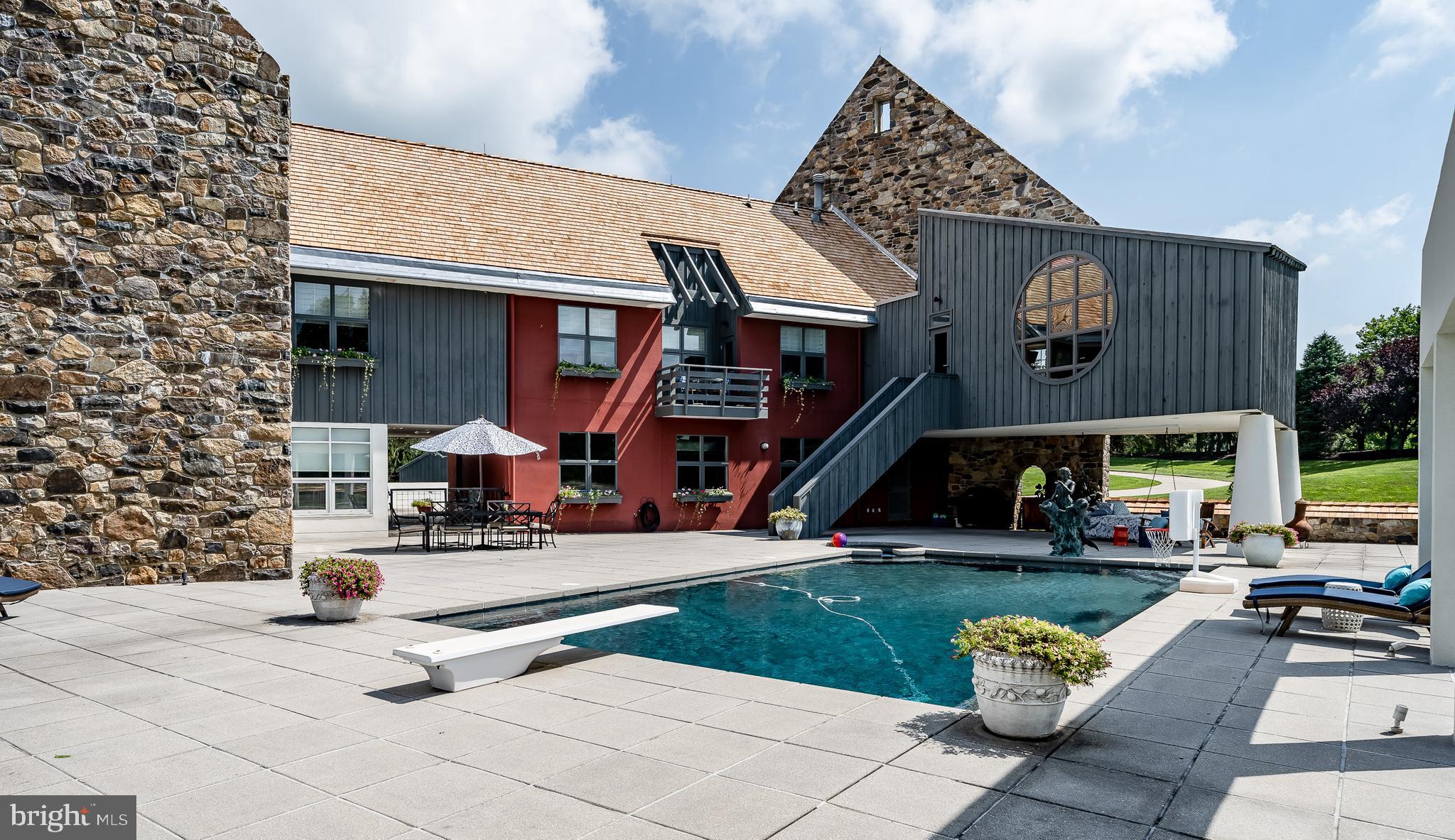 HUNTERS CHASE - Residential