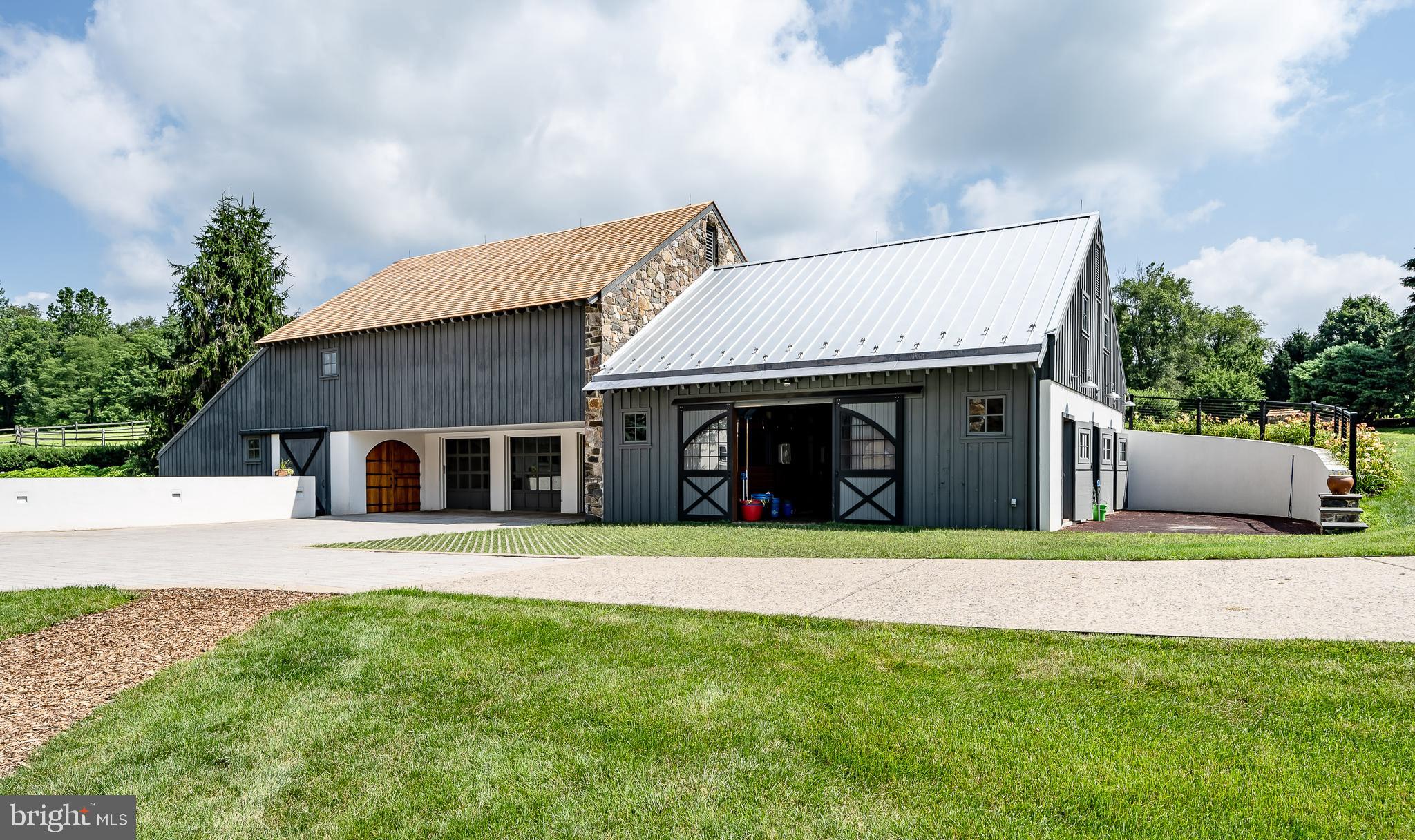 HUNTERS CHASE - Residential