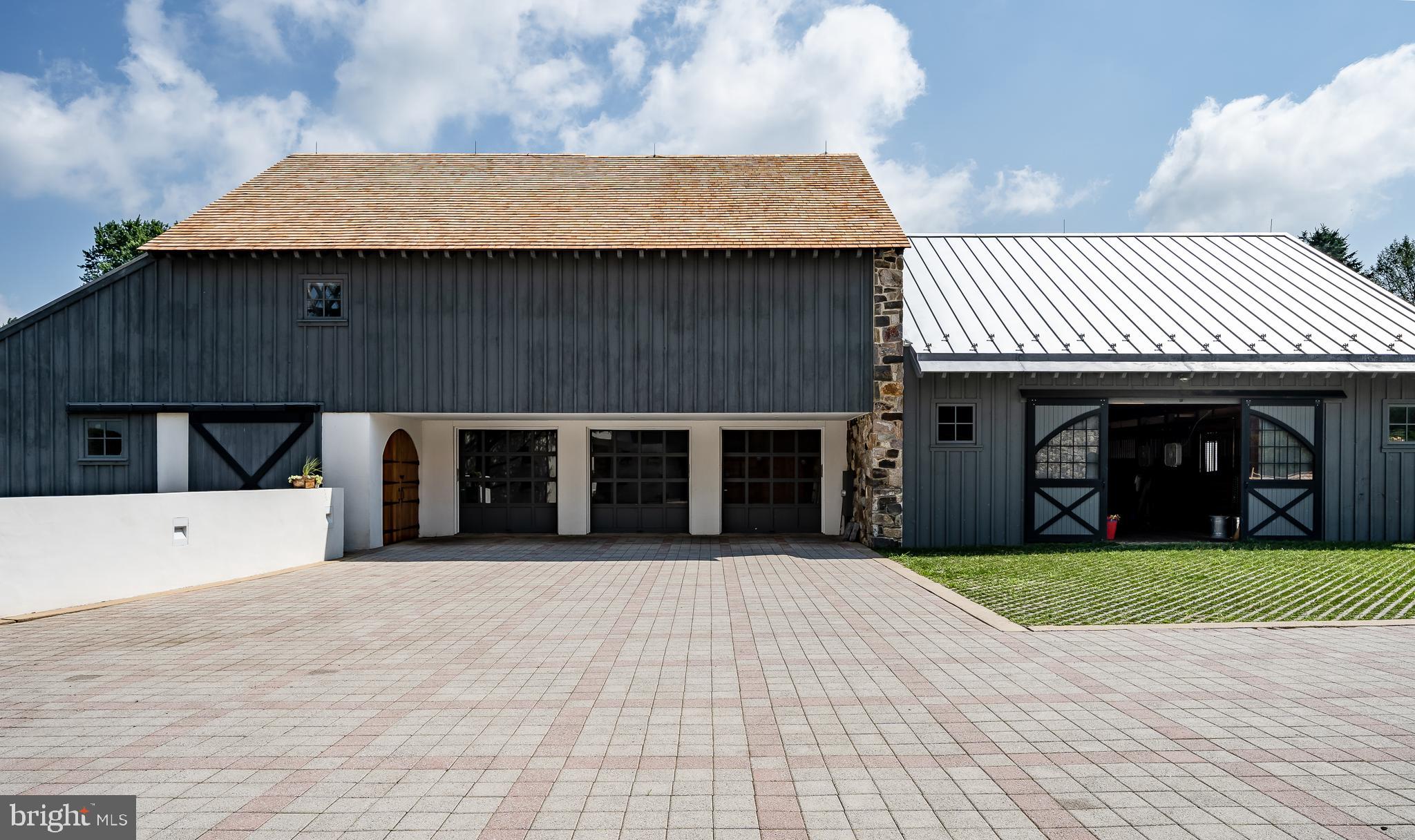 HUNTERS CHASE - Residential