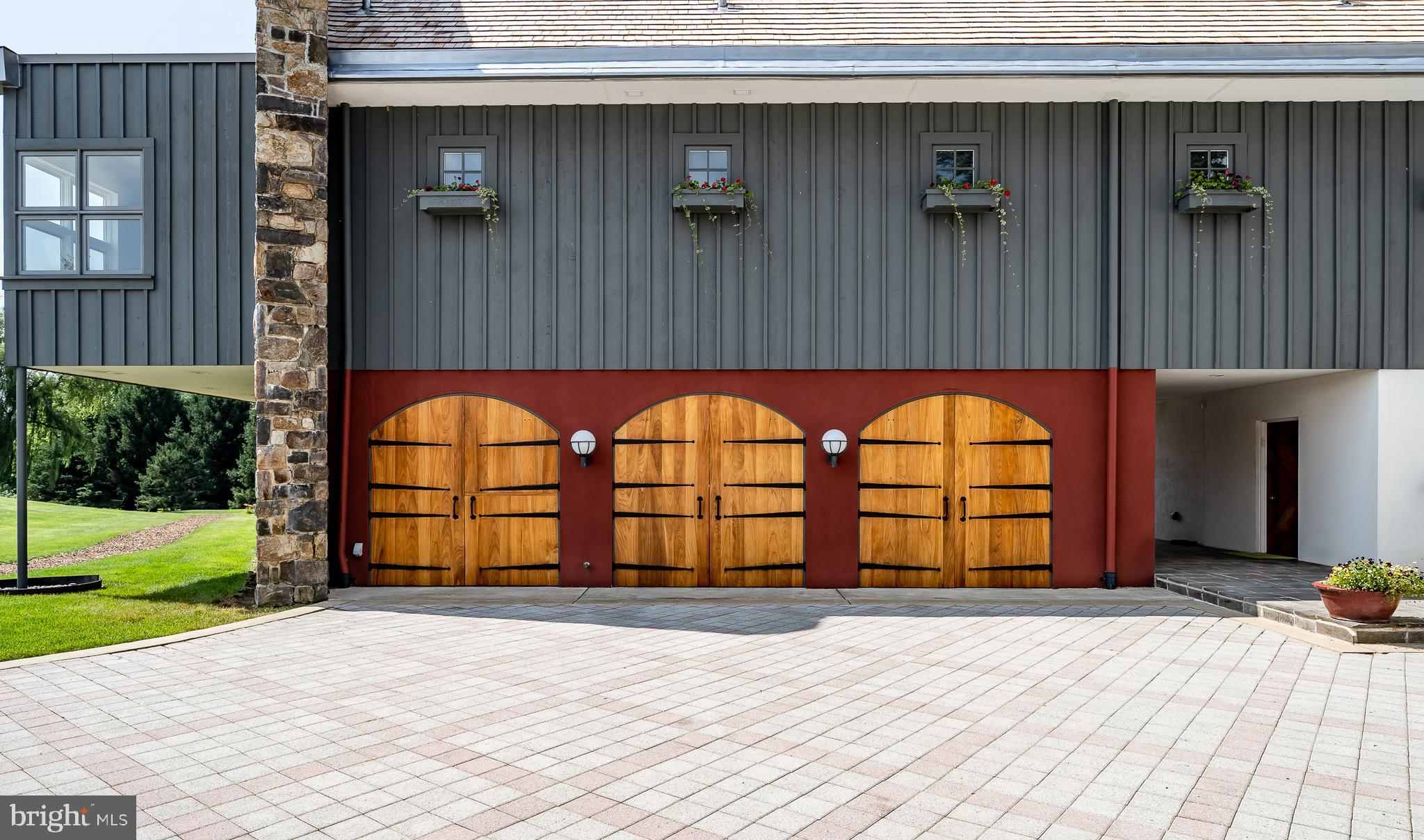 HUNTERS CHASE - Residential