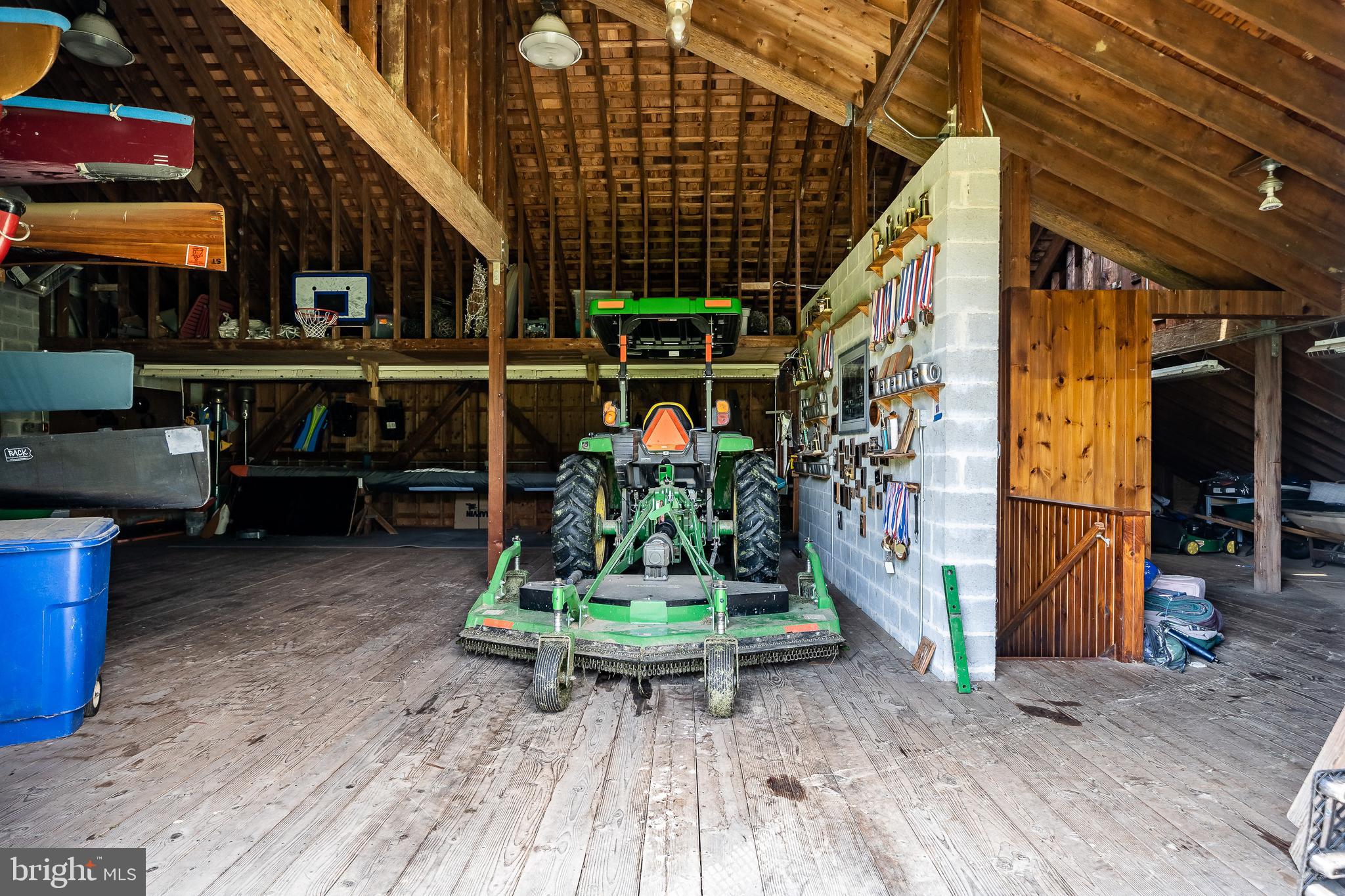 HUNTERS CHASE - Residential