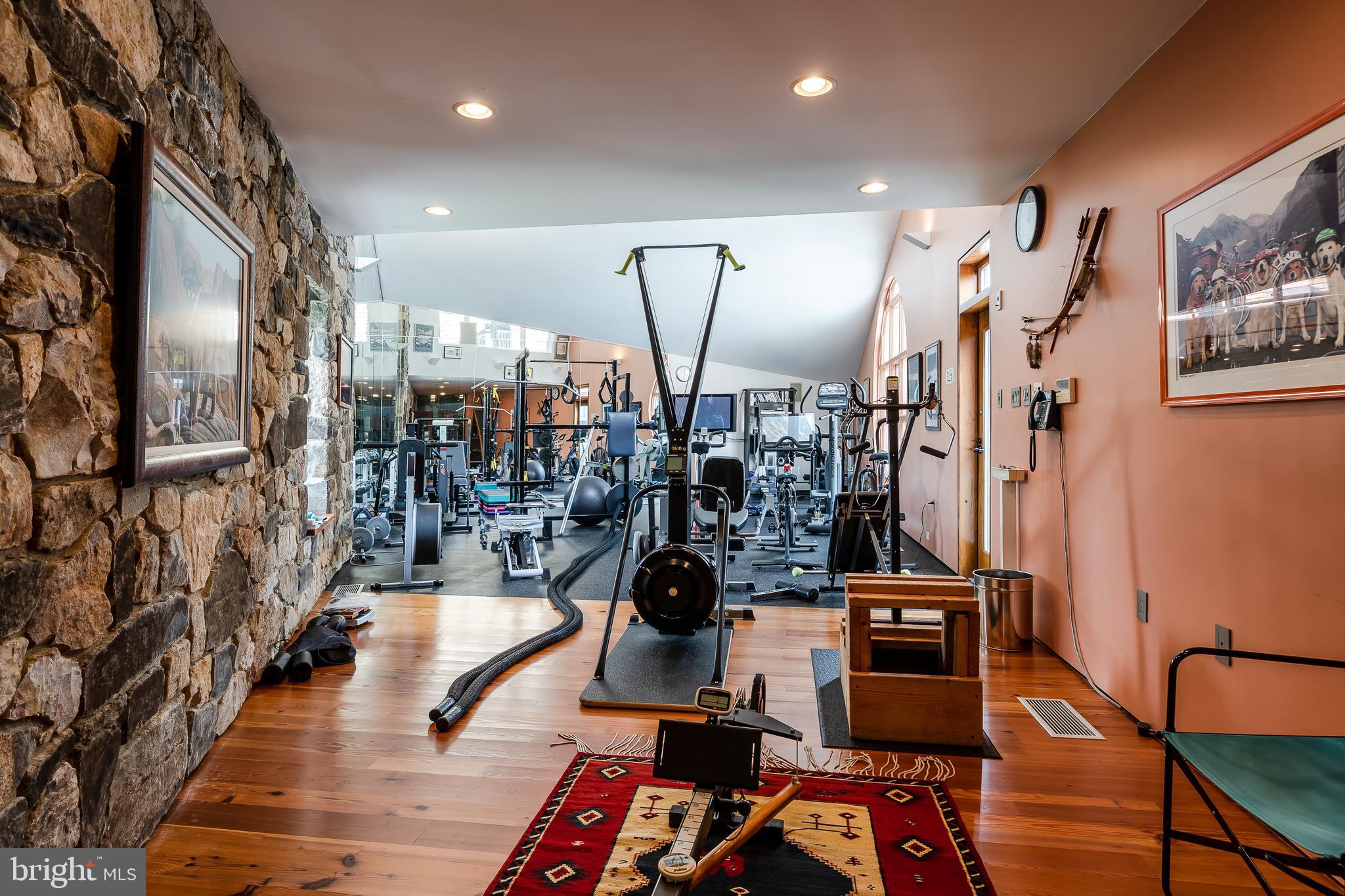 HUNTERS CHASE - Residential