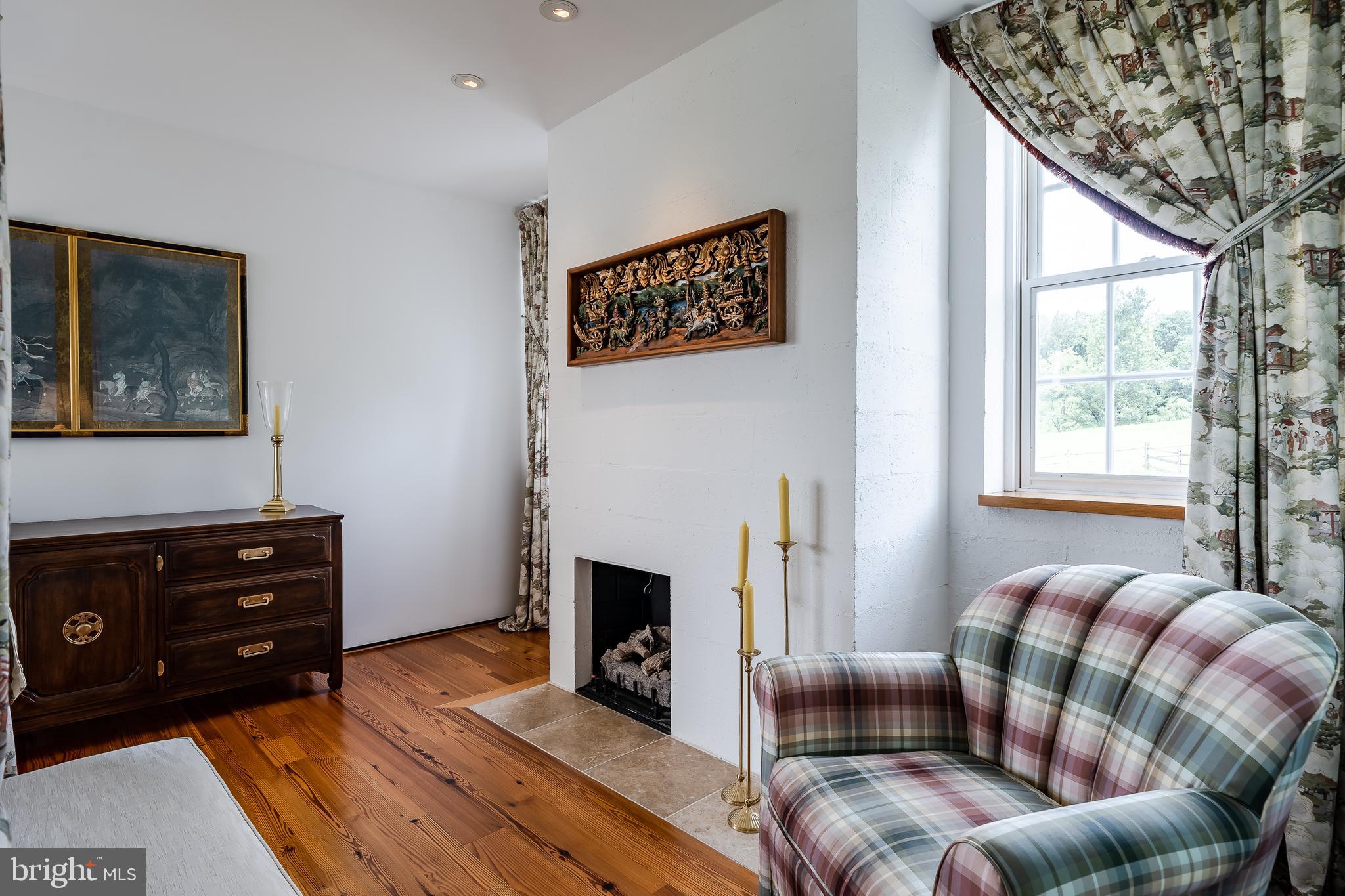 HUNTERS CHASE - Residential