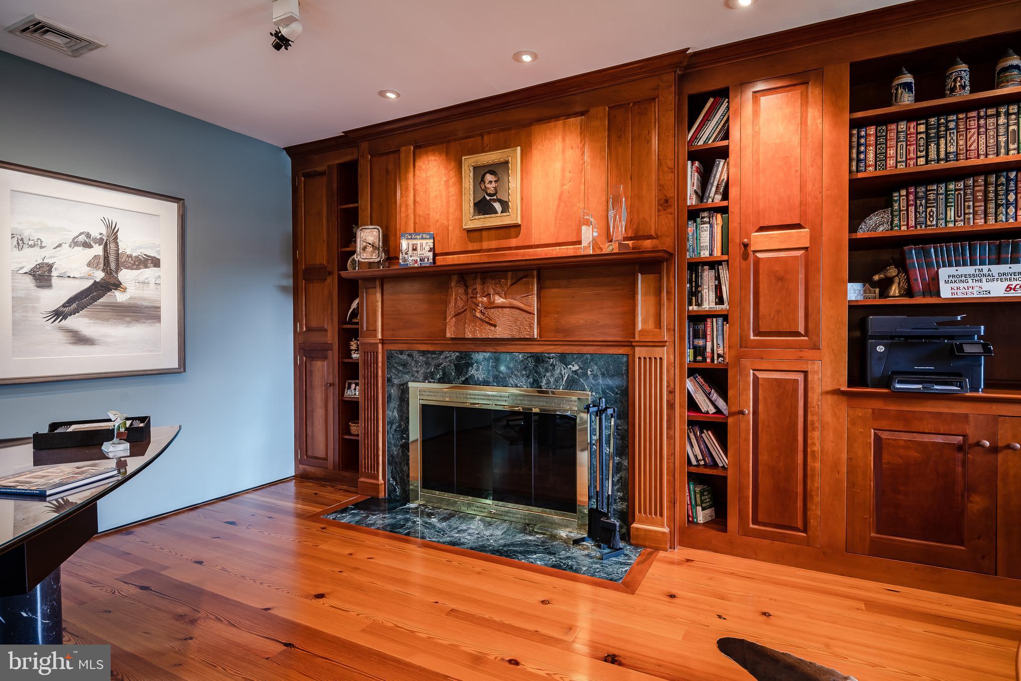 HUNTERS CHASE - Residential