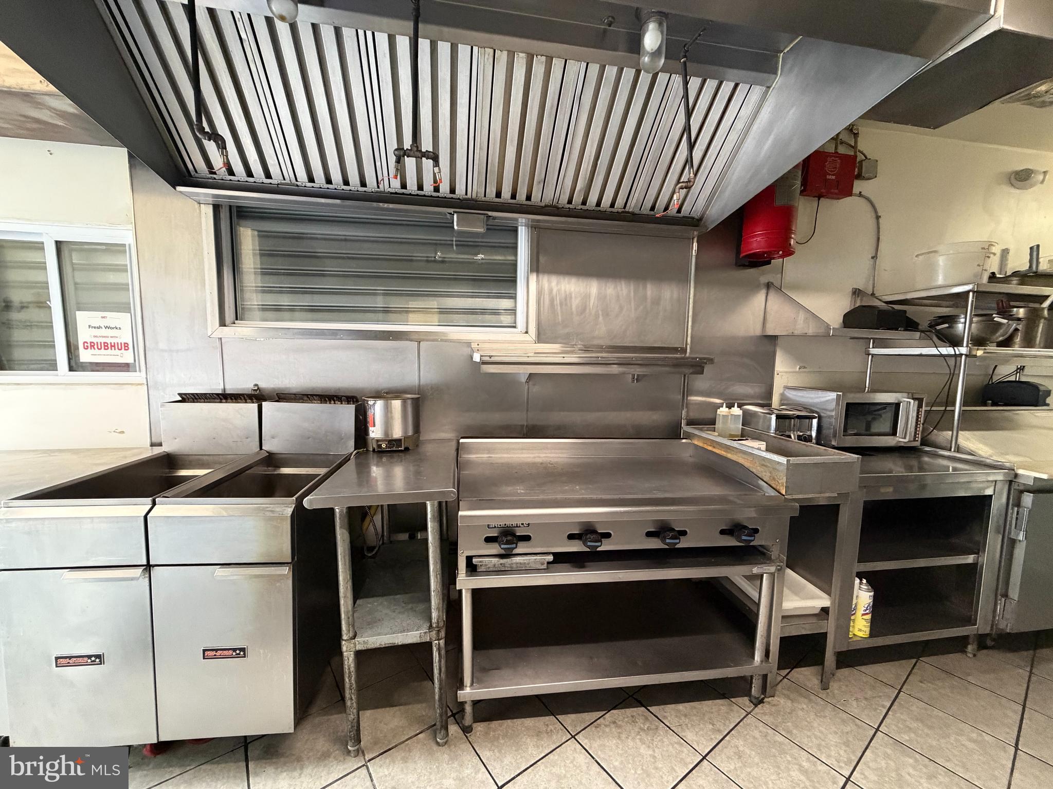 POINT BREEZE - Commercial Sale