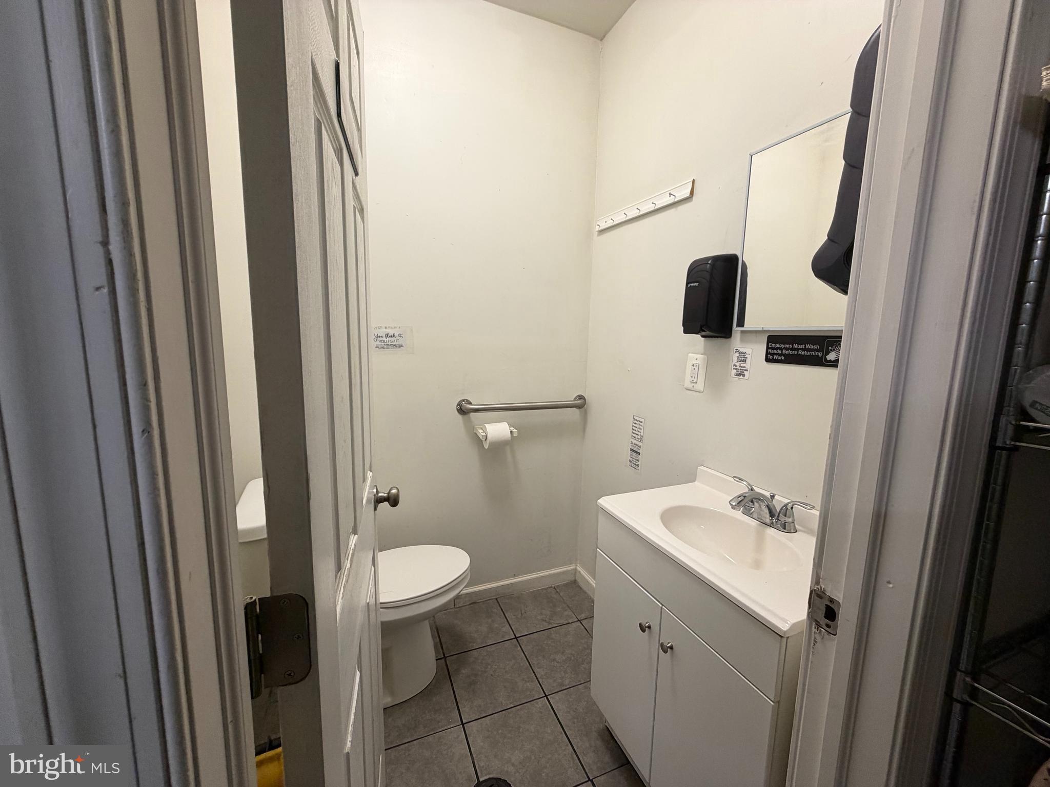 POINT BREEZE - Commercial Sale