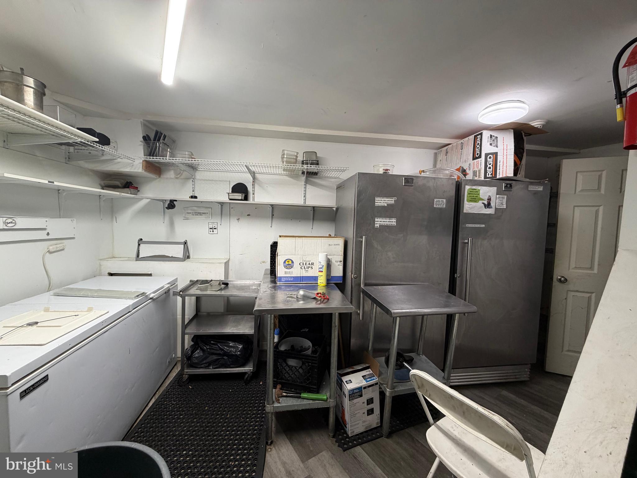 POINT BREEZE - Commercial Sale