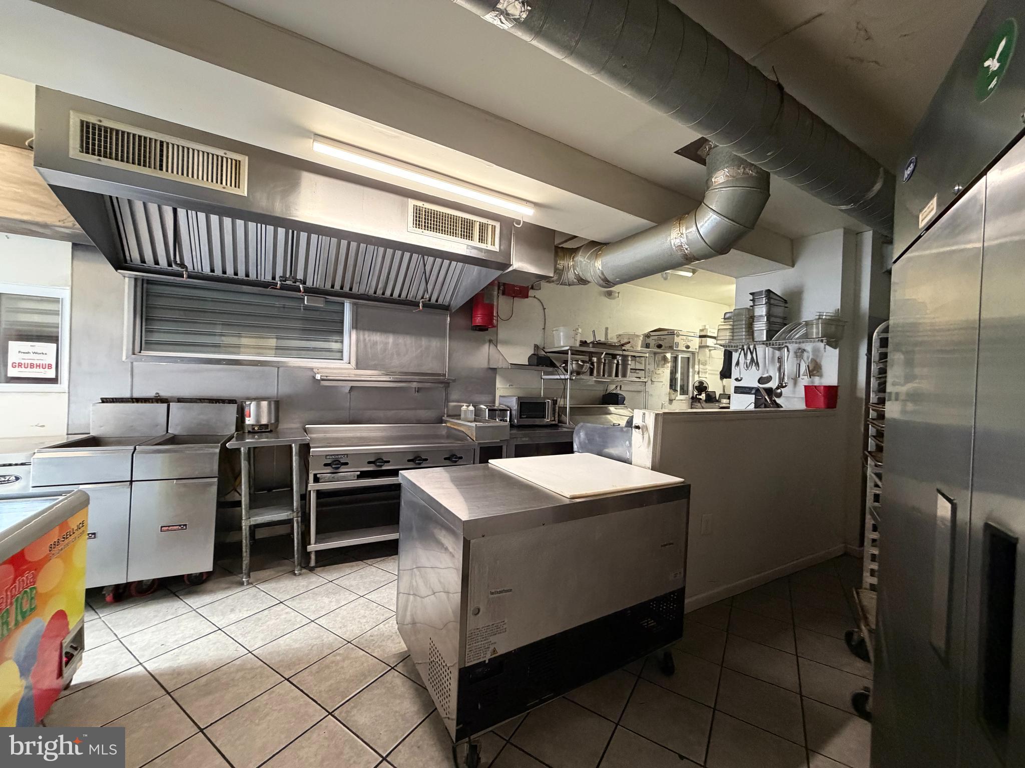 POINT BREEZE - Commercial Sale