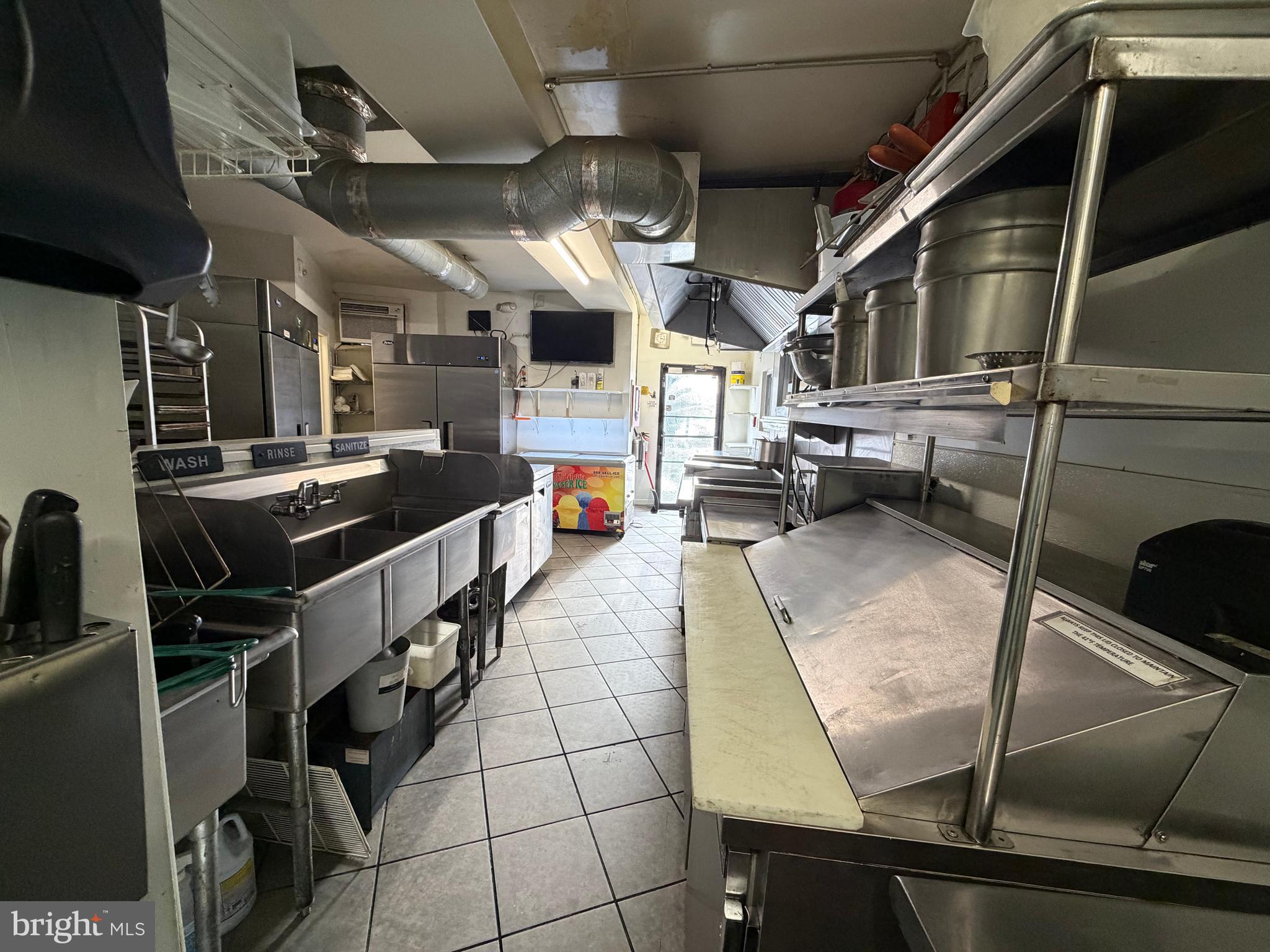 POINT BREEZE - Commercial Sale