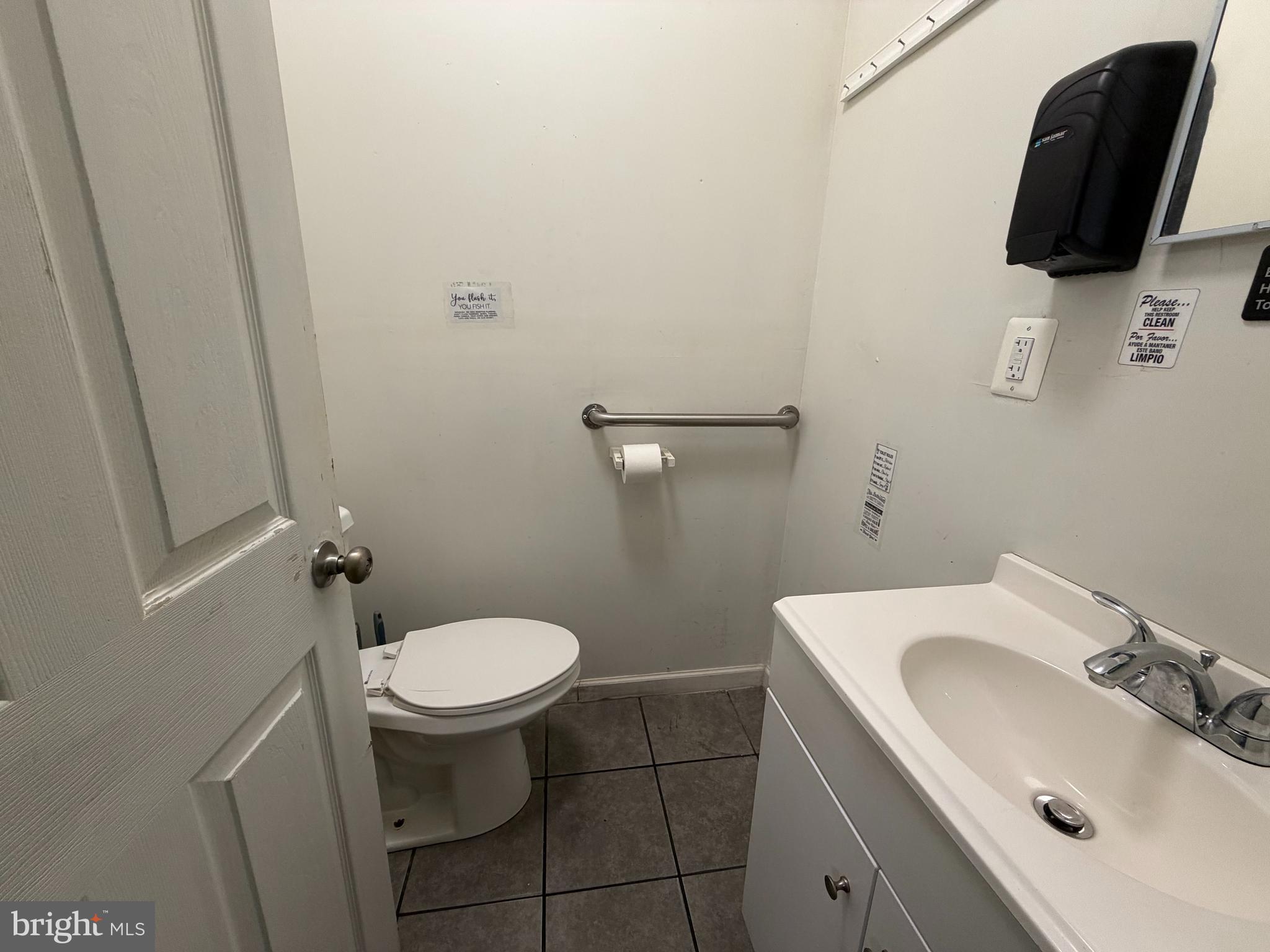 POINT BREEZE - Commercial Sale