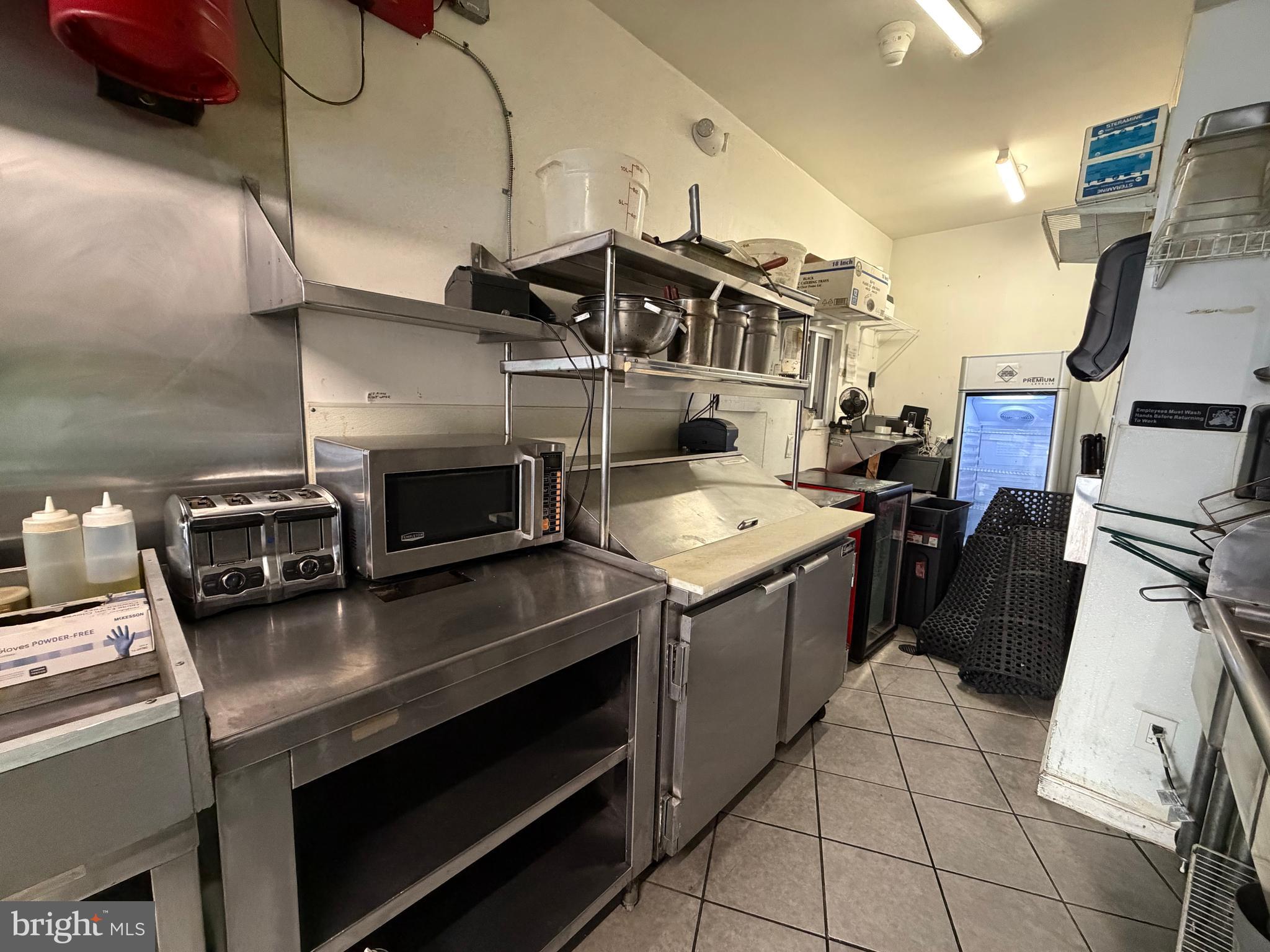 POINT BREEZE - Commercial Sale