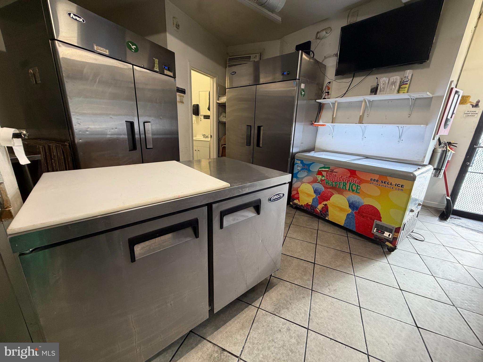 POINT BREEZE - Commercial Sale