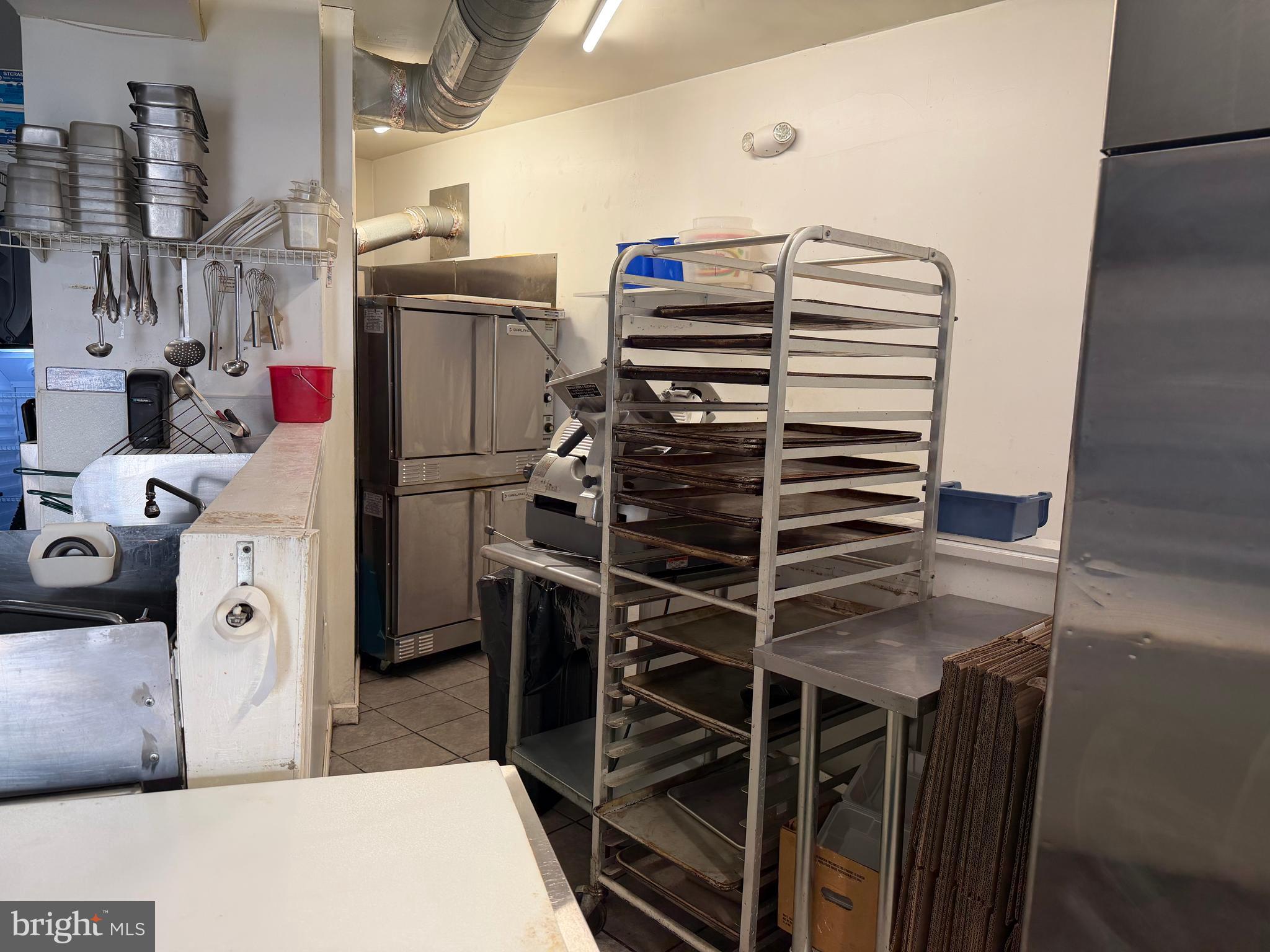 POINT BREEZE - Commercial Sale