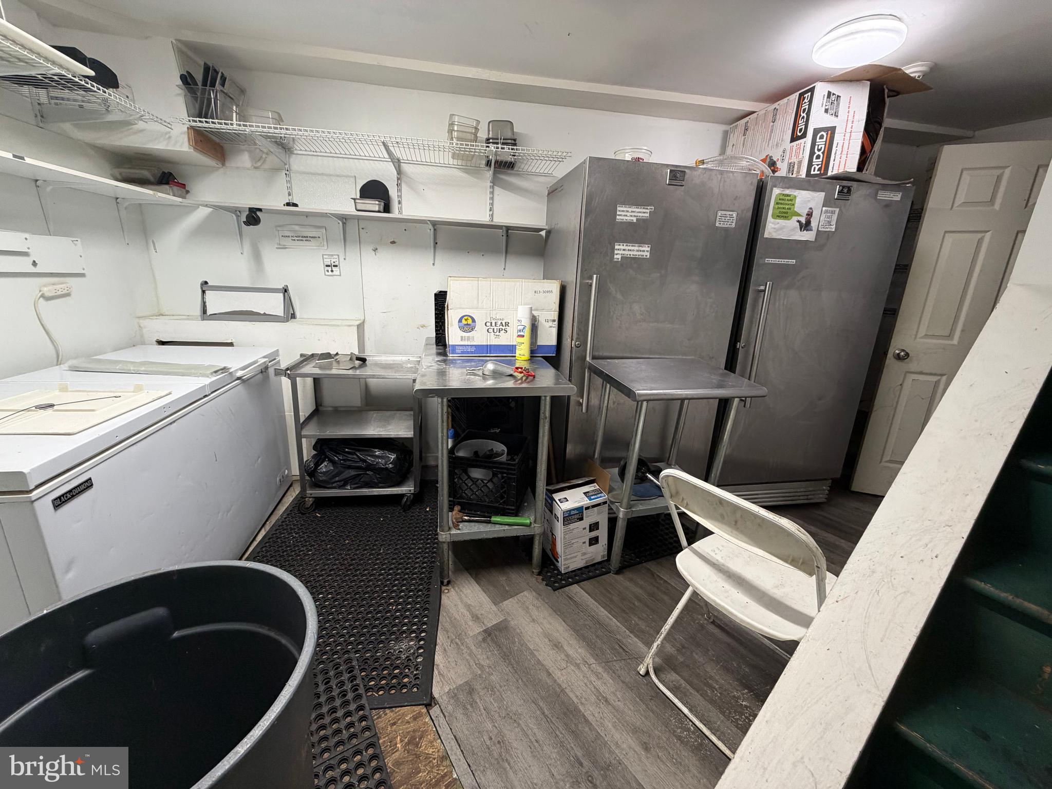 POINT BREEZE - Commercial Sale