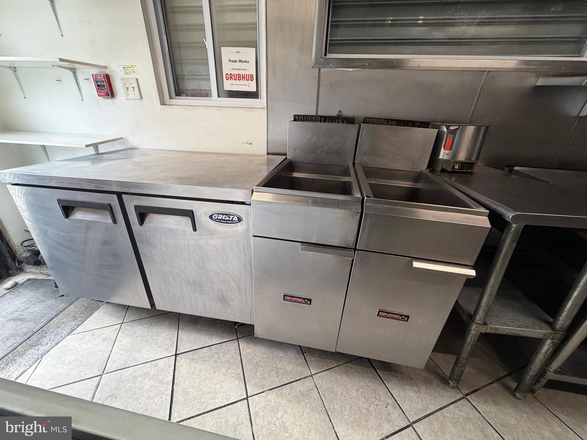 POINT BREEZE - Commercial Sale