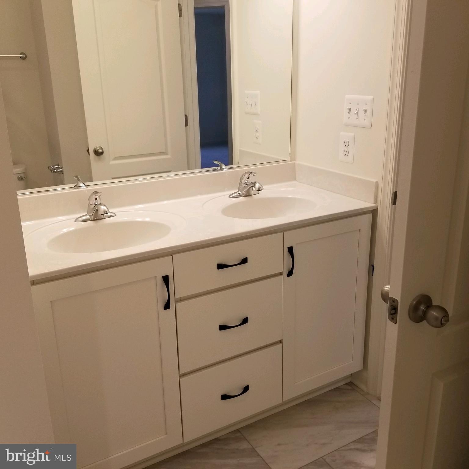 OVERLOOK AT RIVERSIDE TOWNHOMES - Residential