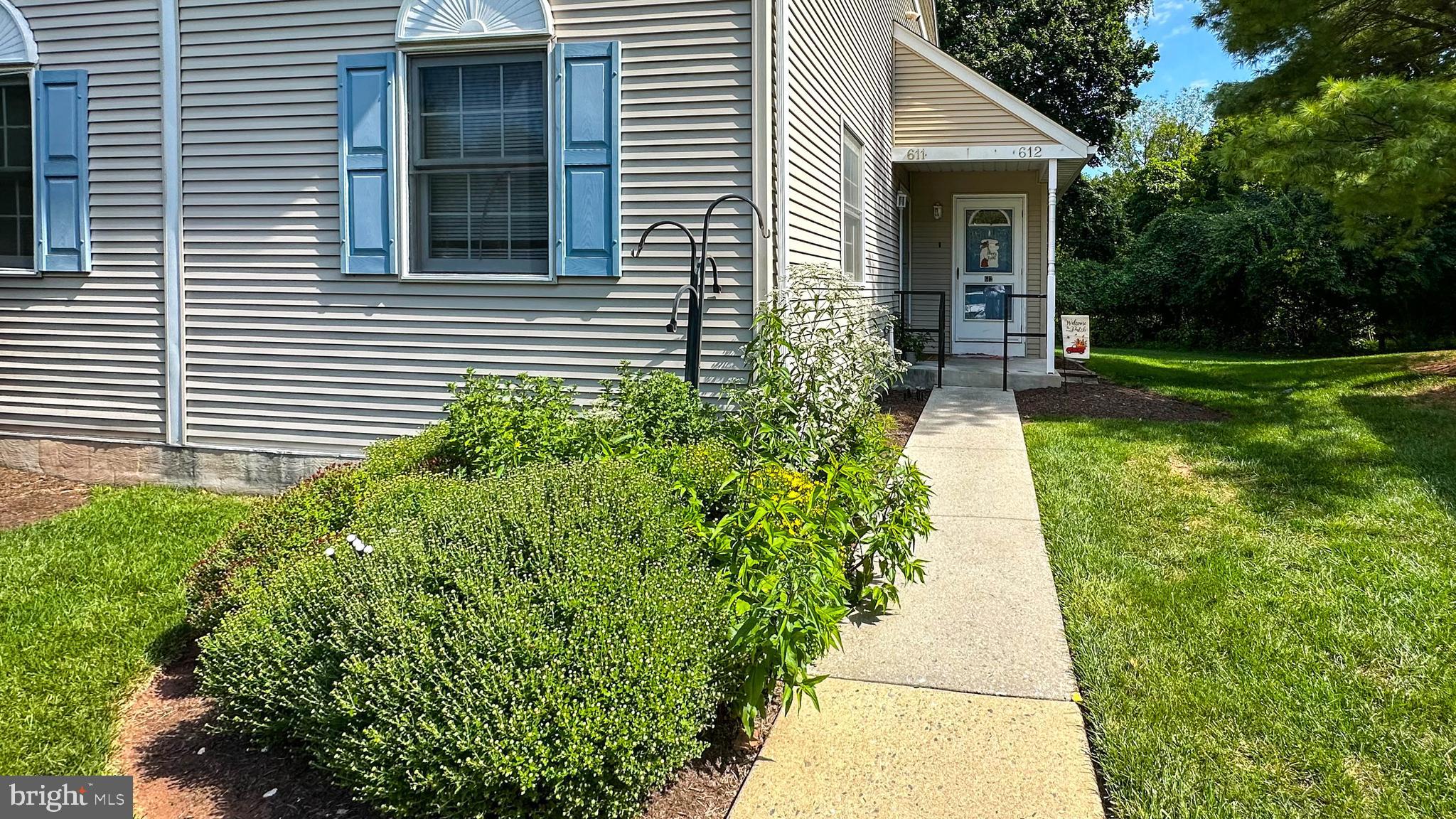 611 MAPLEWOOD AVENUE