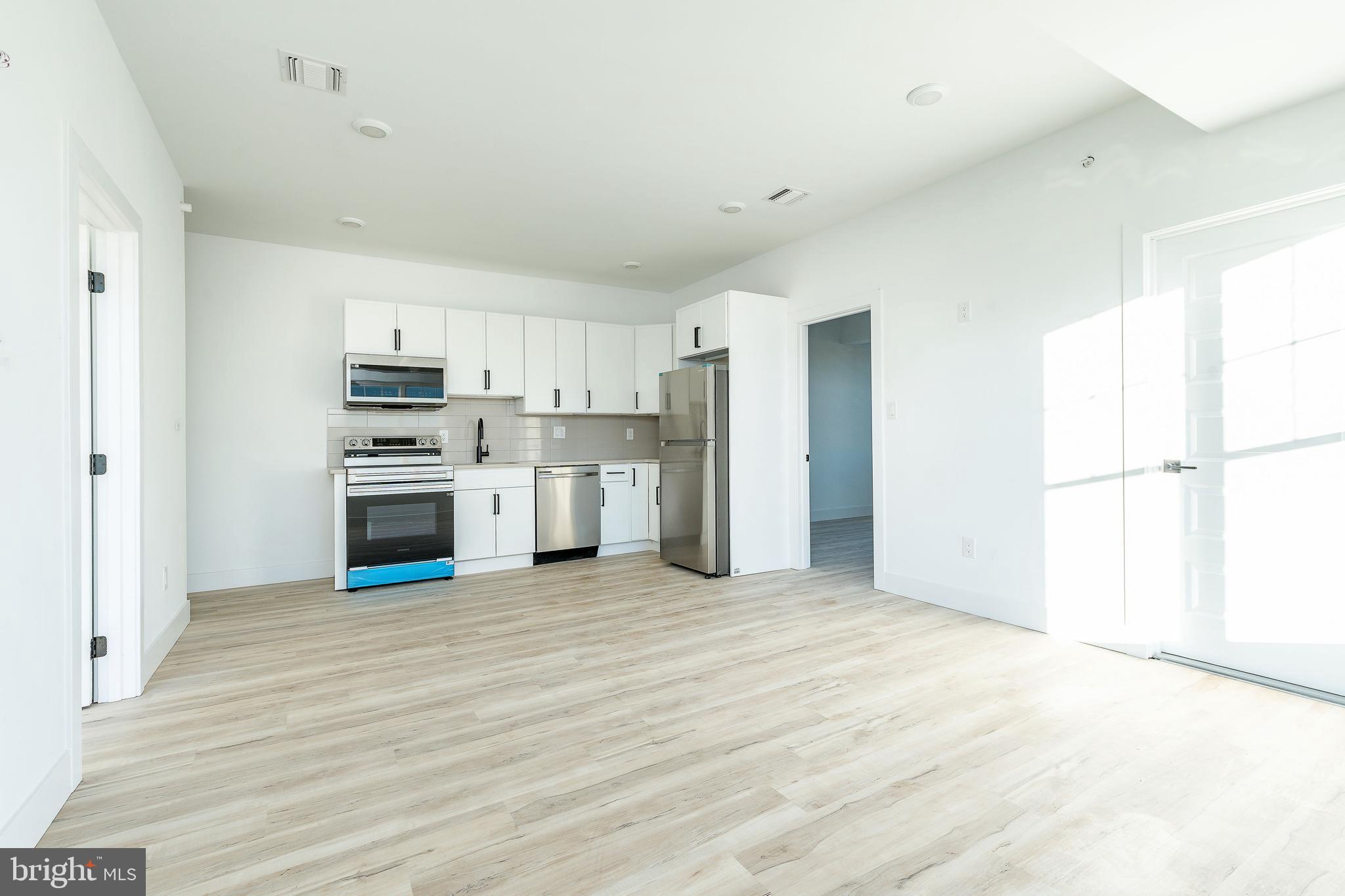 NORRIS SQUARE - Commercial Sale