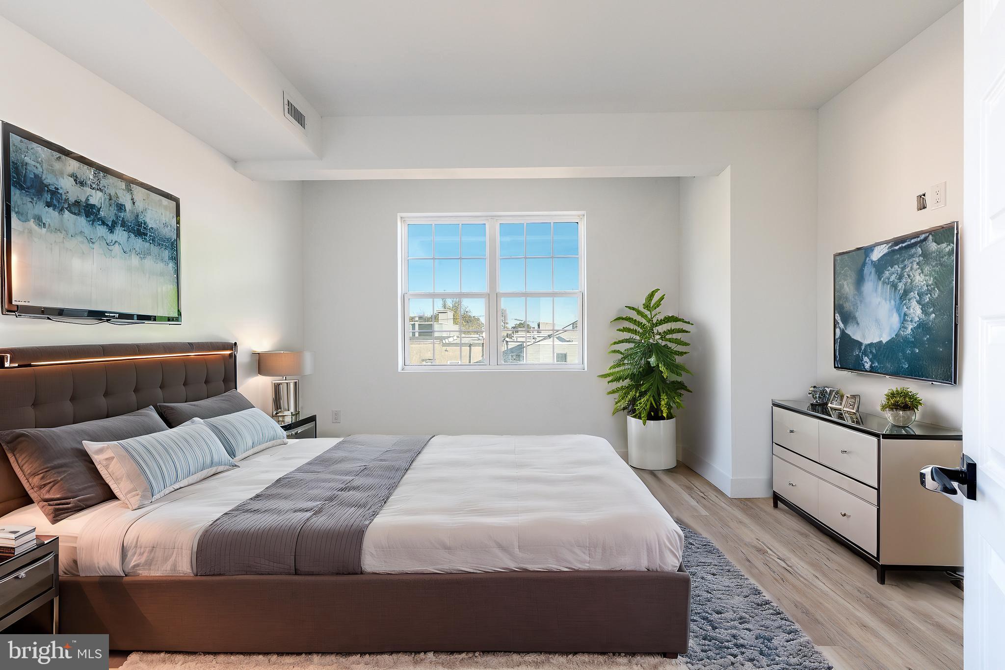 NORRIS SQUARE - Commercial Sale