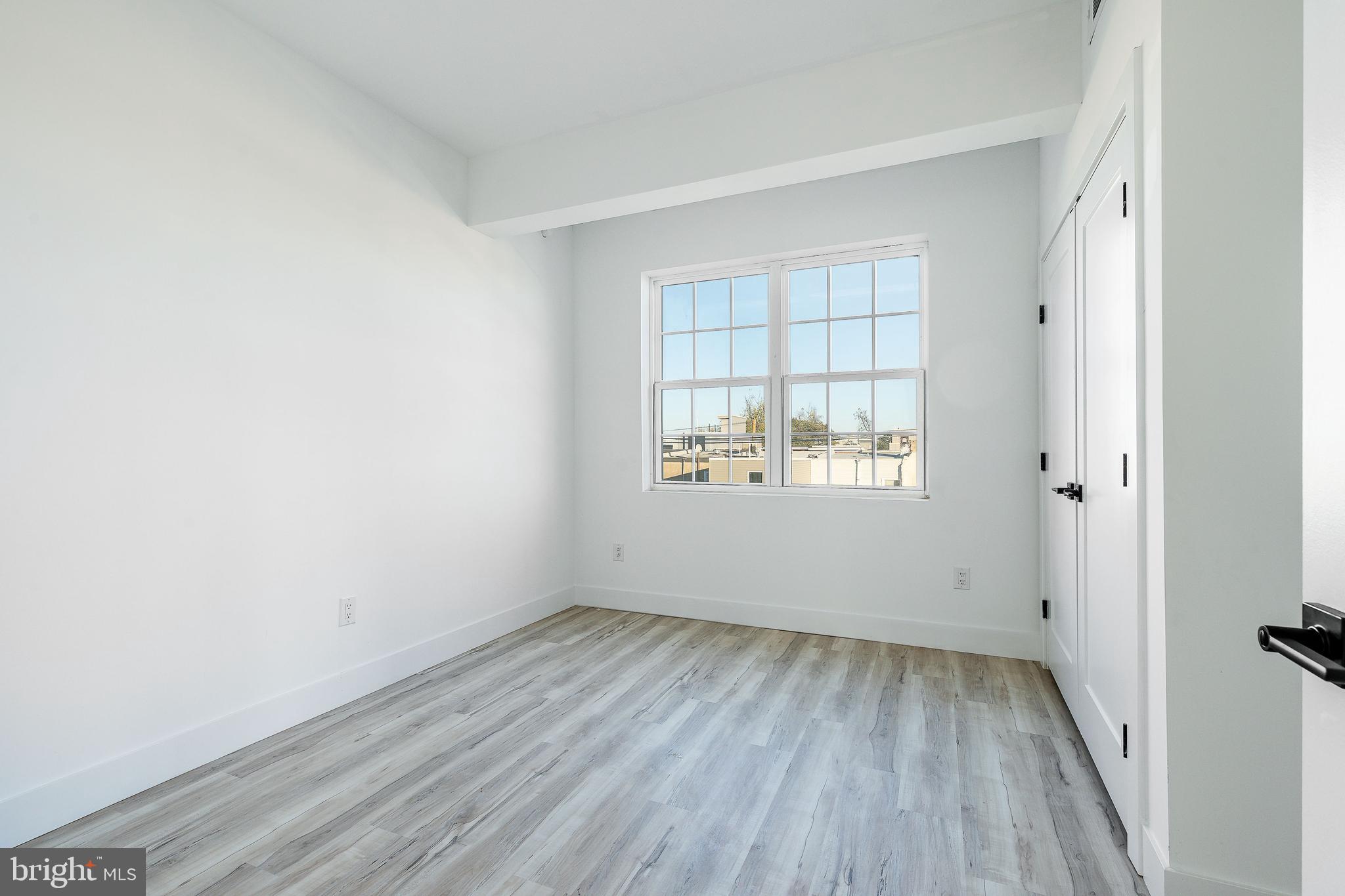 NORRIS SQUARE - Commercial Sale