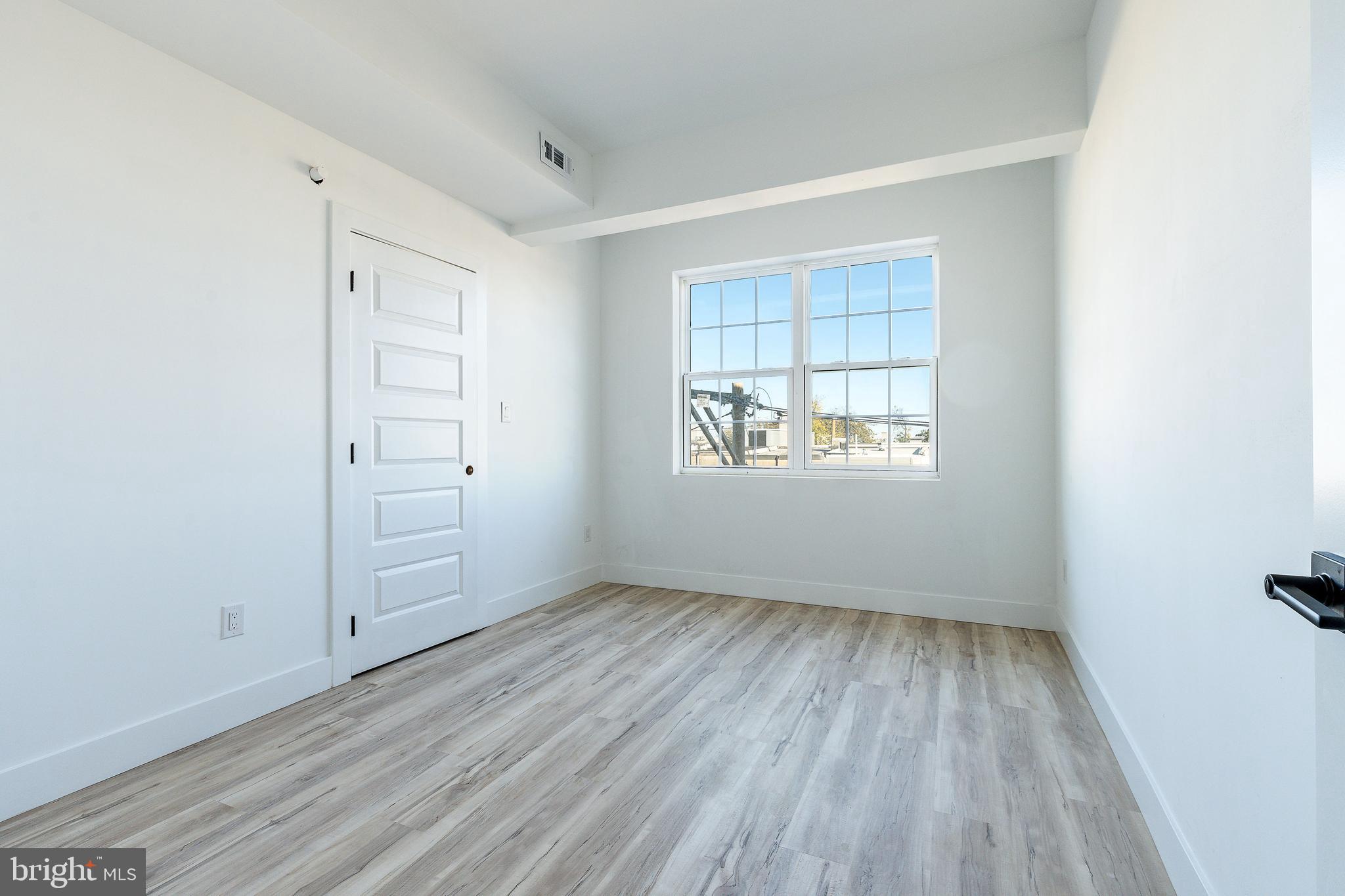 NORRIS SQUARE - Commercial Sale