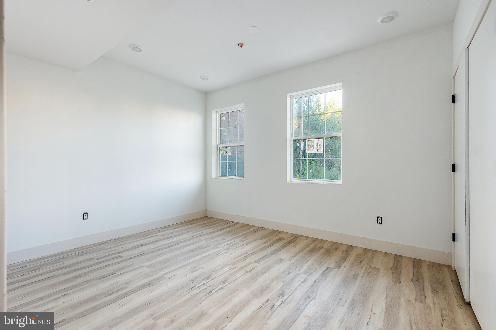 NORRIS SQUARE - Commercial Sale