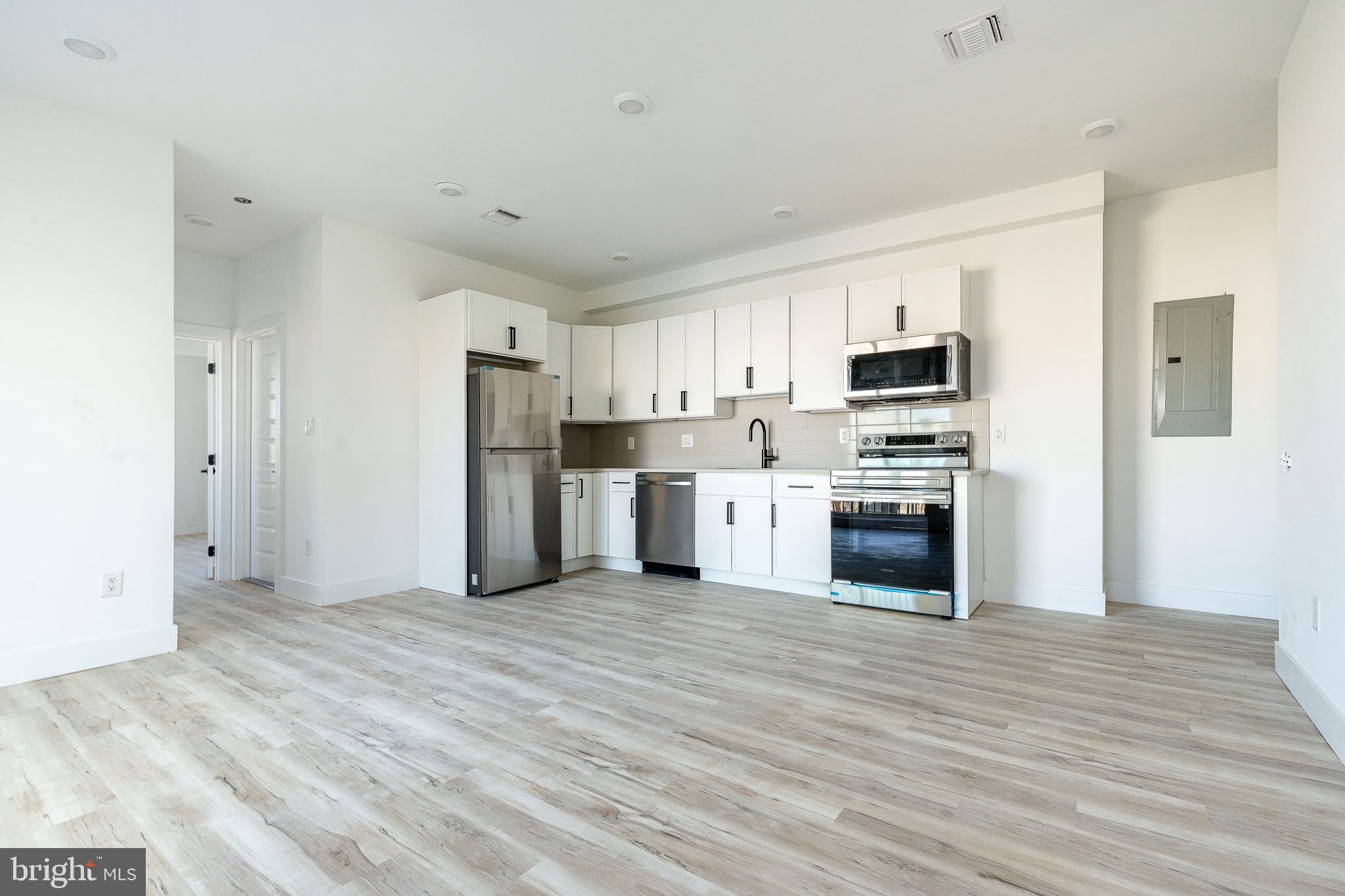 NORRIS SQUARE - Commercial Sale