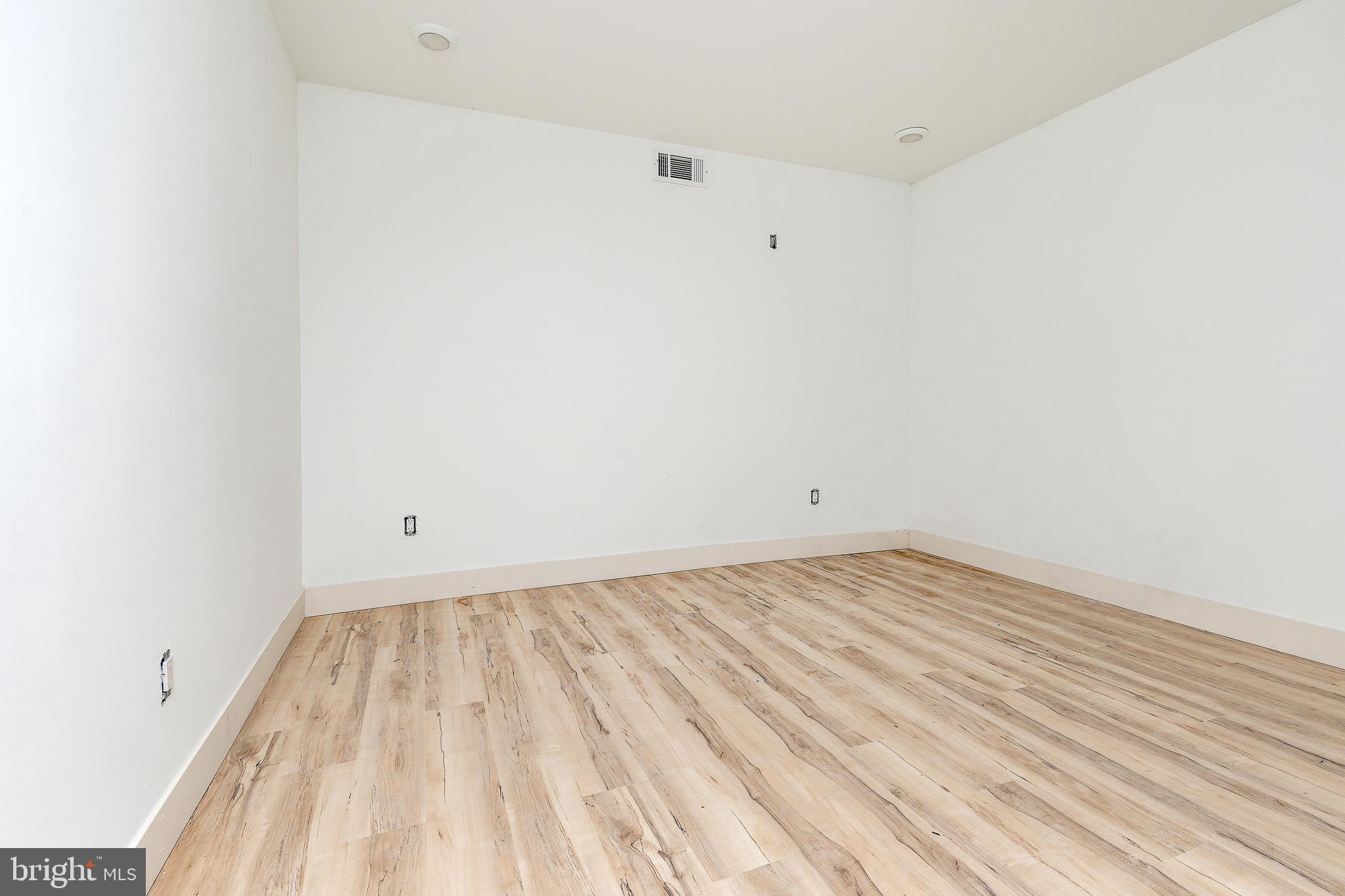 NORRIS SQUARE - Commercial Sale