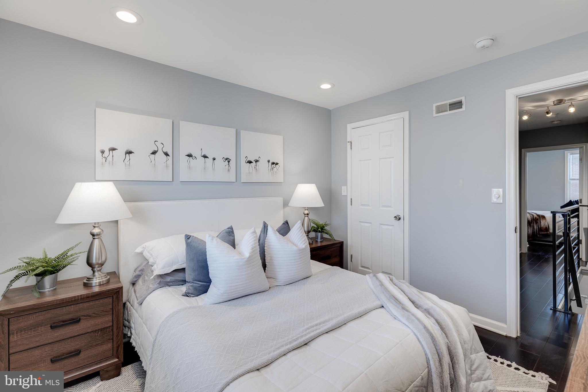 POINT BREEZE - Residential