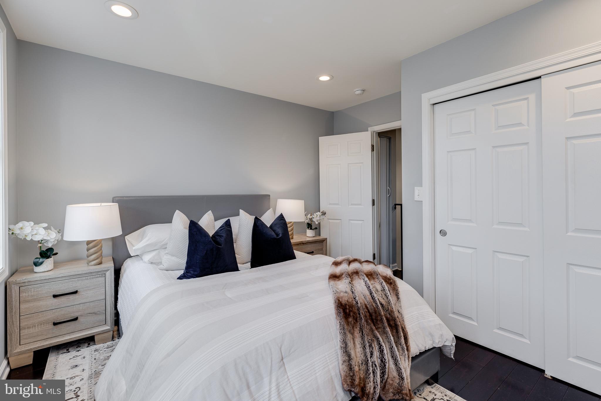 POINT BREEZE - Residential