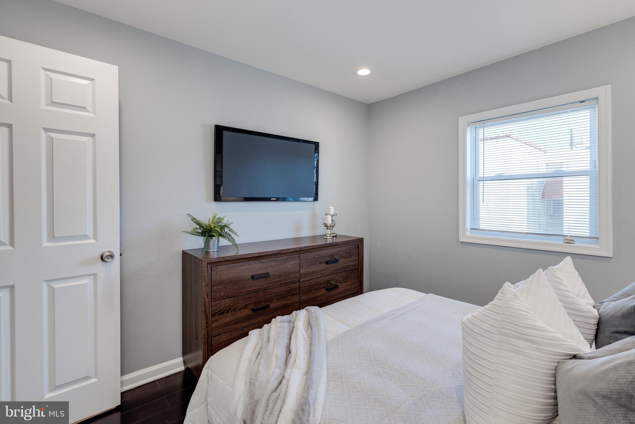 POINT BREEZE - Residential