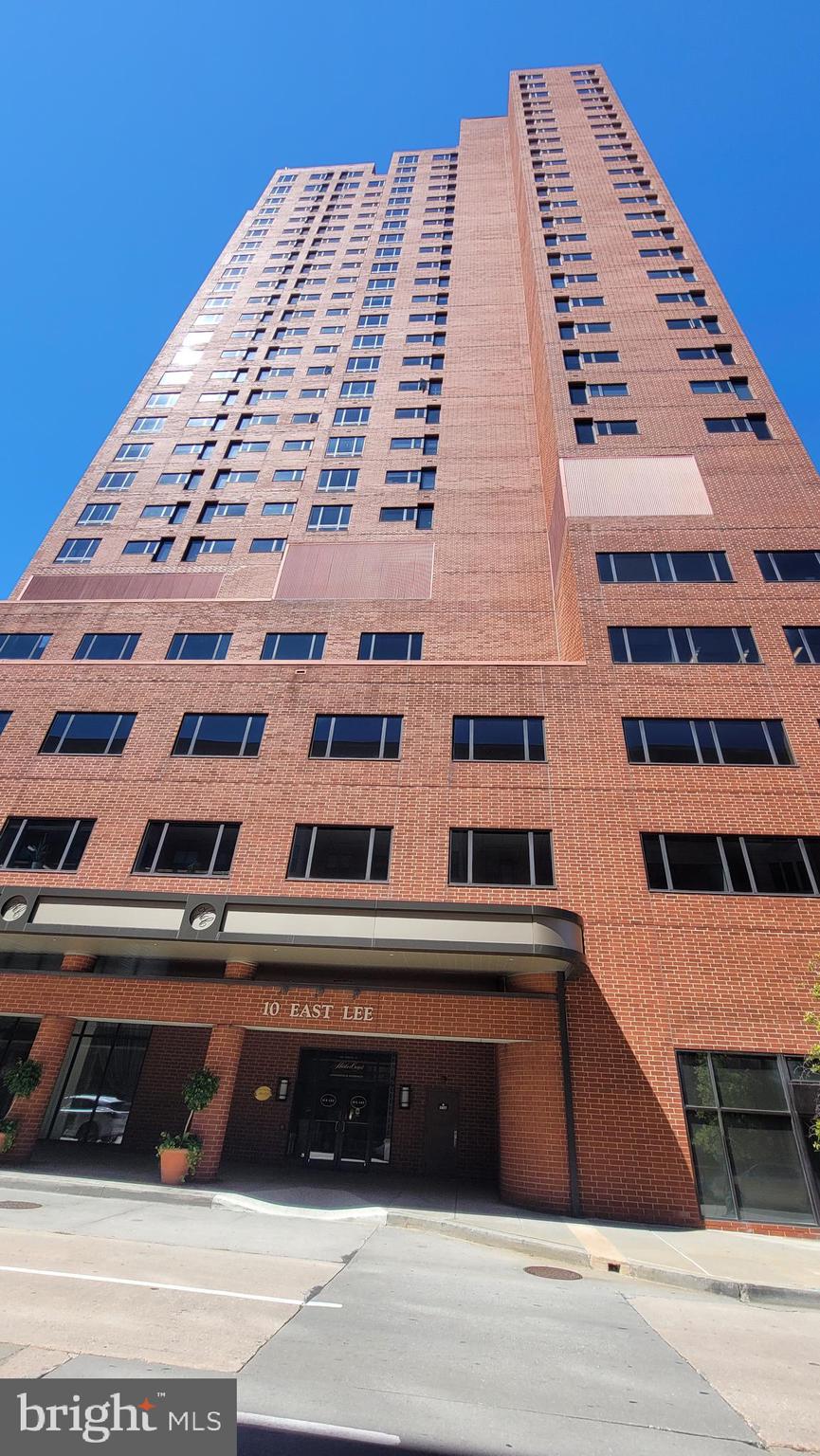 the inner harbor, downtown, historic FedHill, restaurants, and multiple entertainment venues. This incredible sun-drenched rental will stop you in your tracks. in-unit laundry, a walk-in closet, an attached private primary bathroom, and views for miles and miles! Rental comes with 1 parking spot.