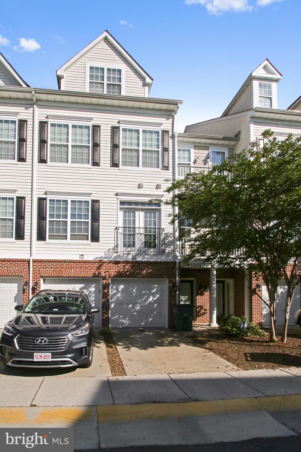 THE COMMONS ON WILLIAM SQUARE - Residential