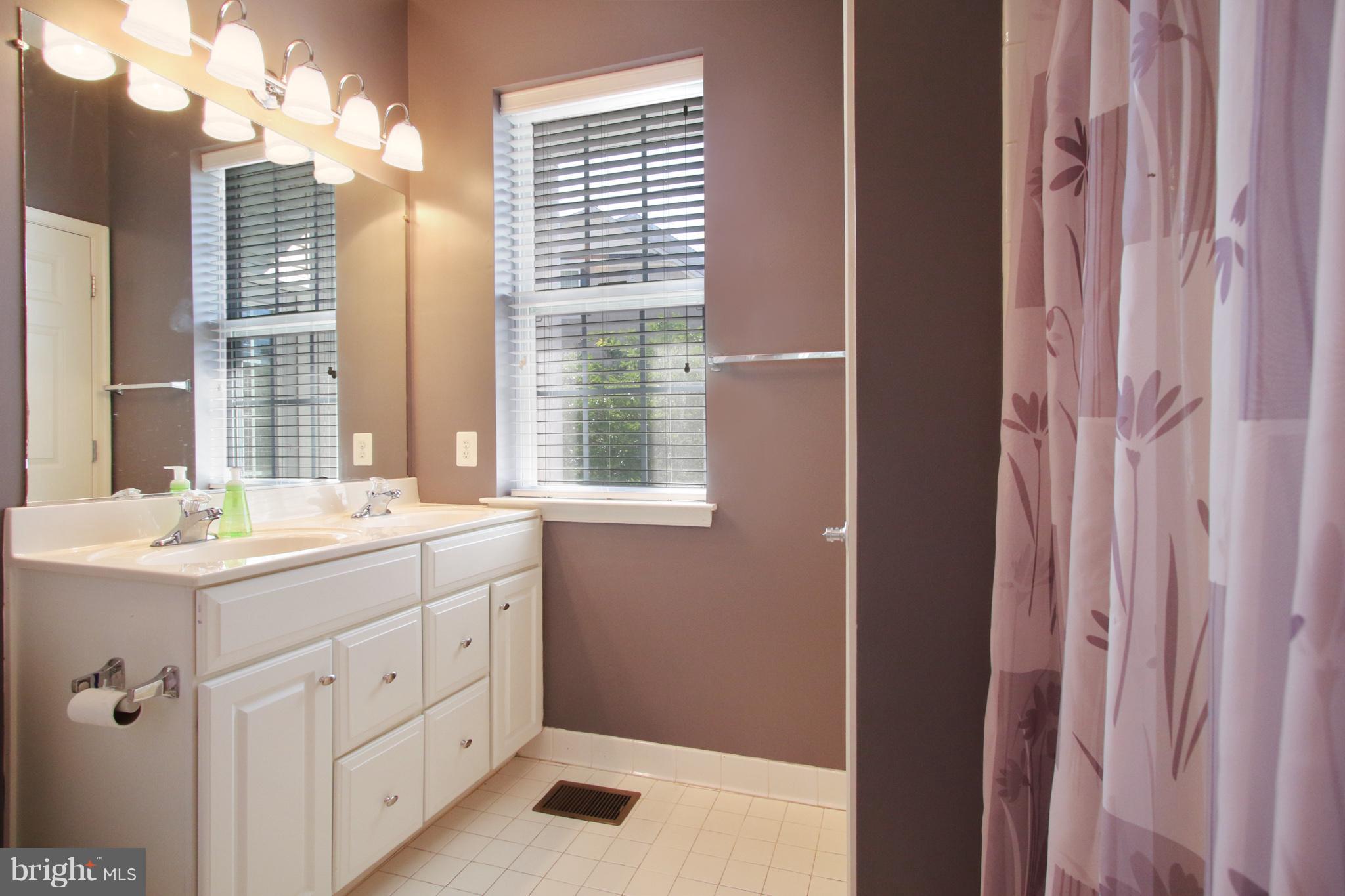 THE COMMONS ON WILLIAM SQUARE - Residential