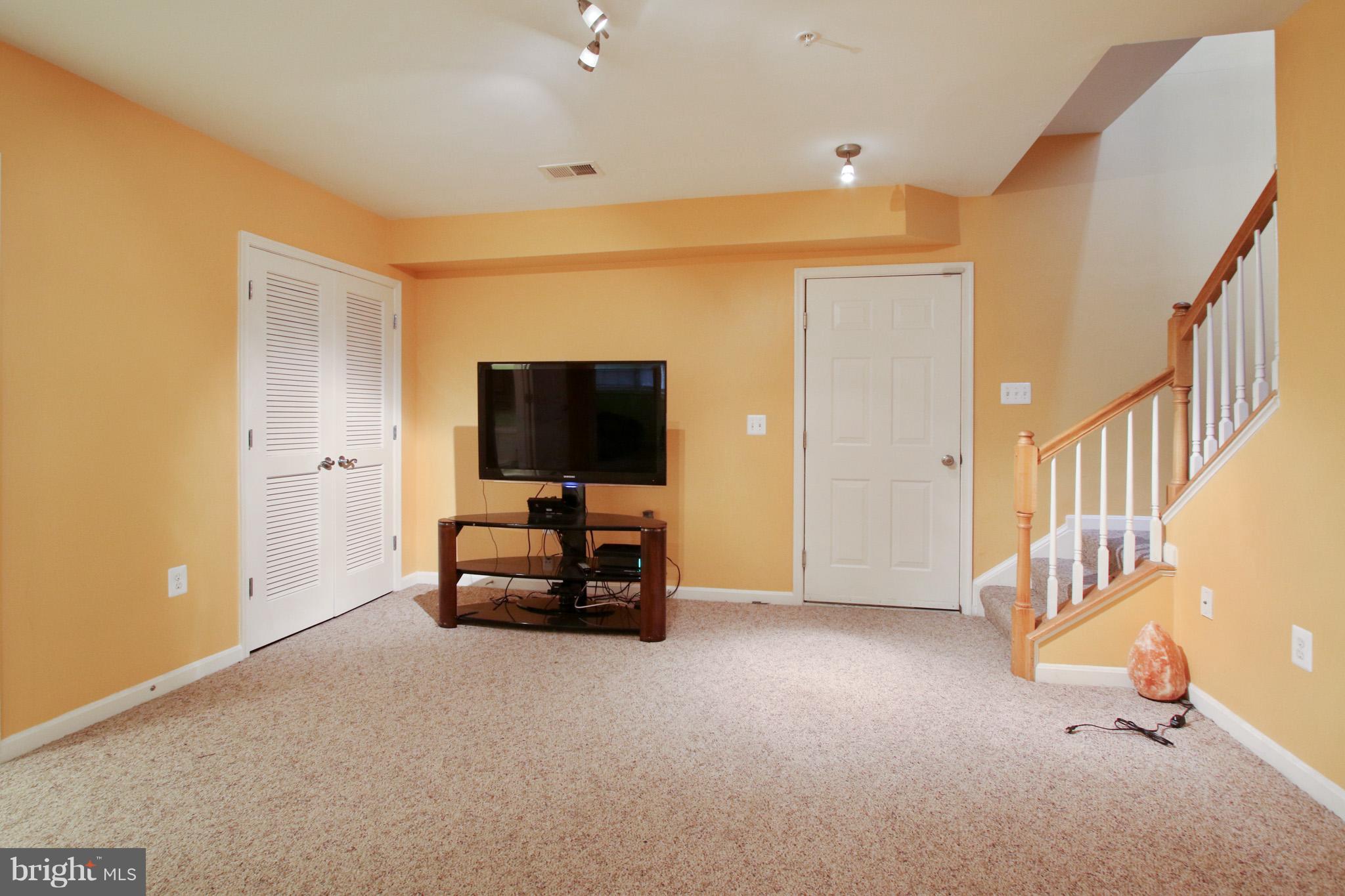 THE COMMONS ON WILLIAM SQUARE - Residential