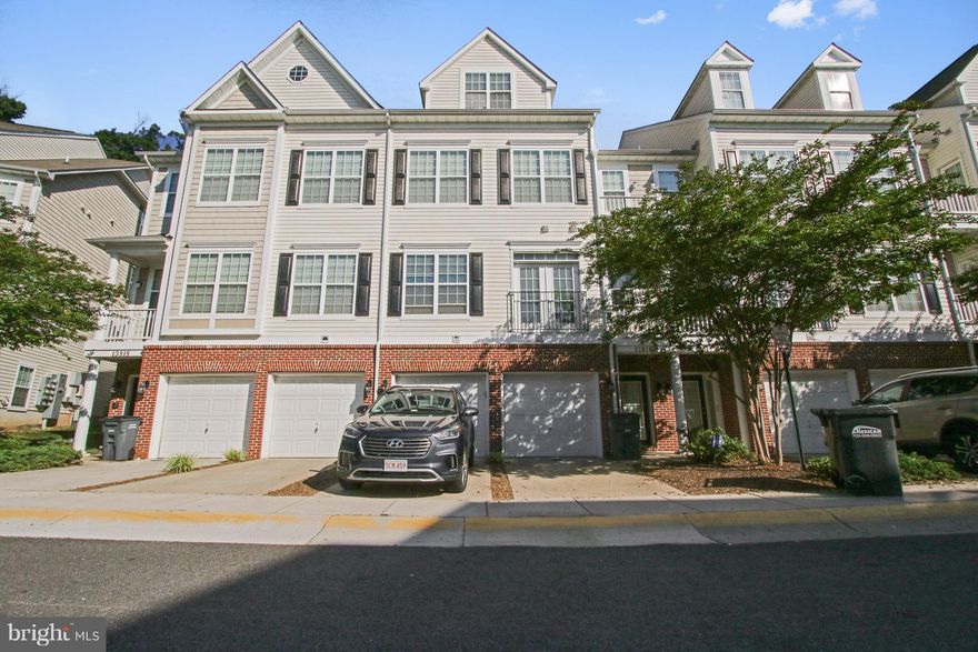 Beautiful lower lvl condo w/open floor plan, garage, deck, balcony; MBR on 2nd flr, 2 BR & laundry on garage lvl. Soothing paint colors, fresh carpet. Sliding glass door leads to large deck; MBR has 2 walk in closets, private balcony, separate tub/shower. Great commuter location off PW Pkwy, close to I-95, Rt 1, commuter lots, Potomac Mills, Quantico, Fort Belvoir, major shopping and dining.