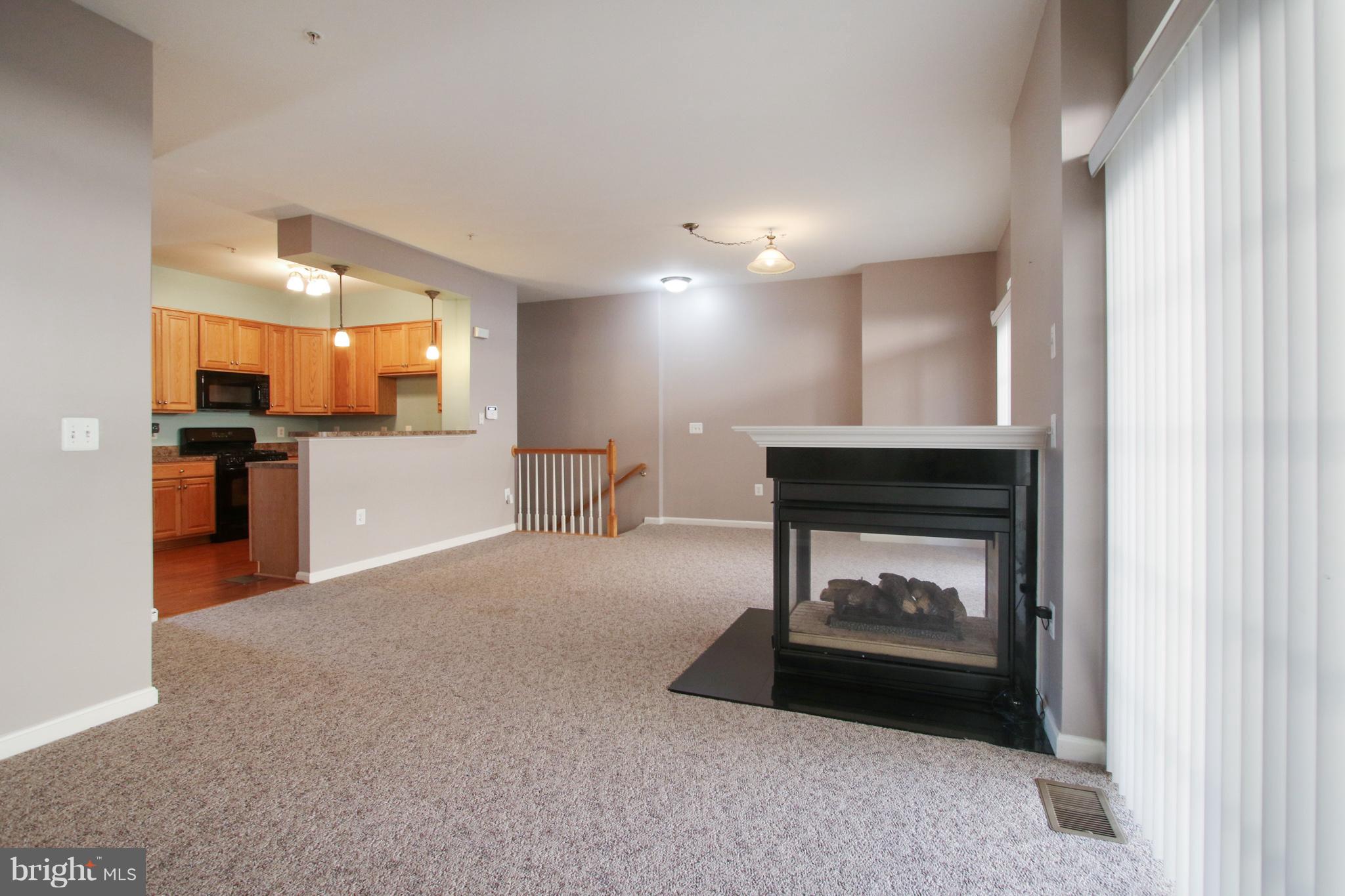 THE COMMONS ON WILLIAM SQUARE - Residential