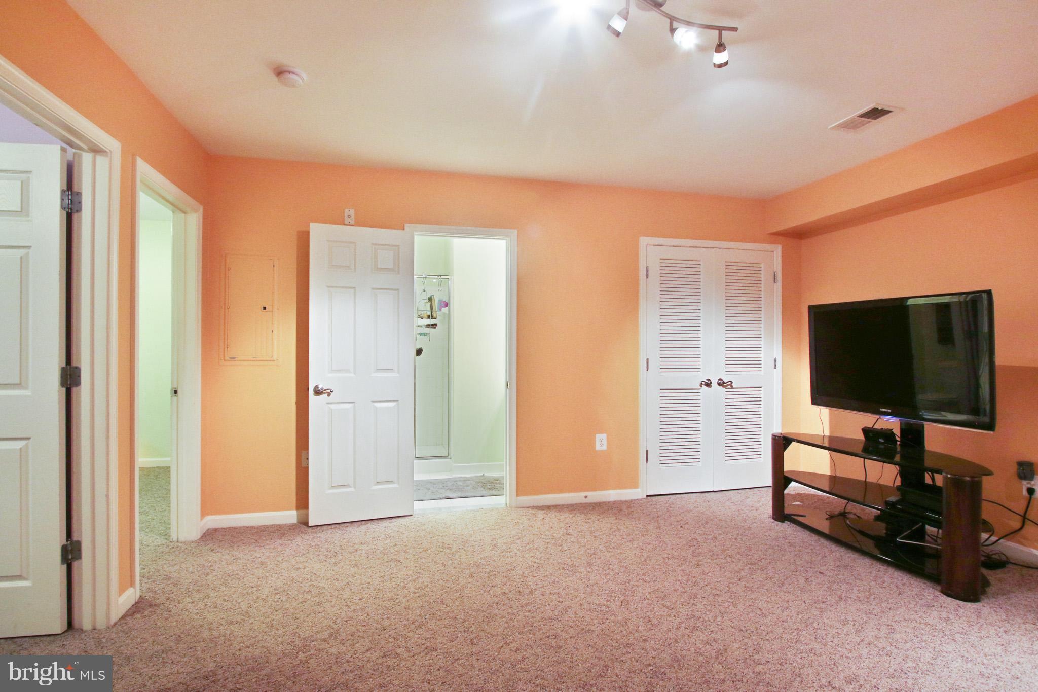 THE COMMONS ON WILLIAM SQUARE - Residential