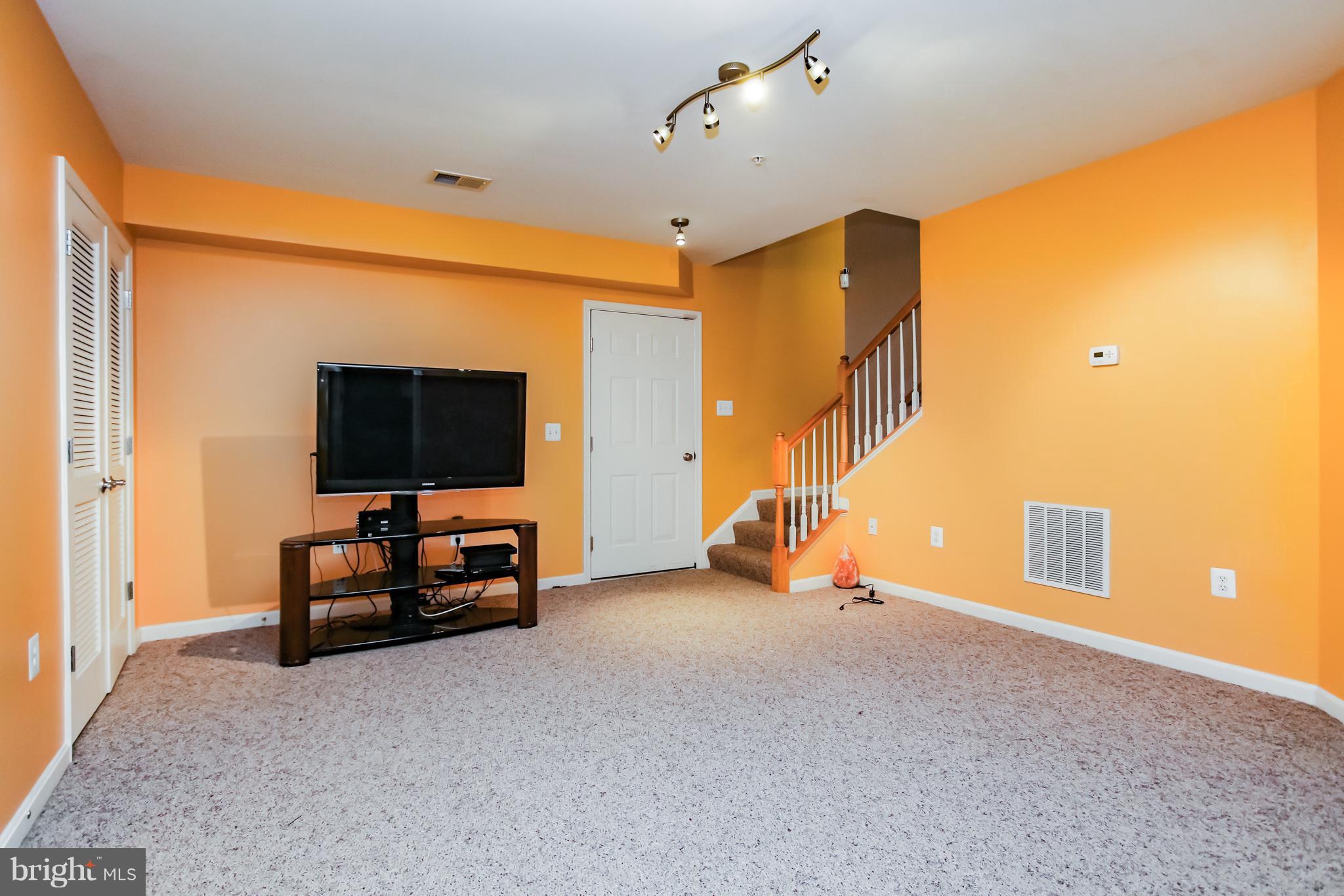 THE COMMONS ON WILLIAM SQUARE - Residential