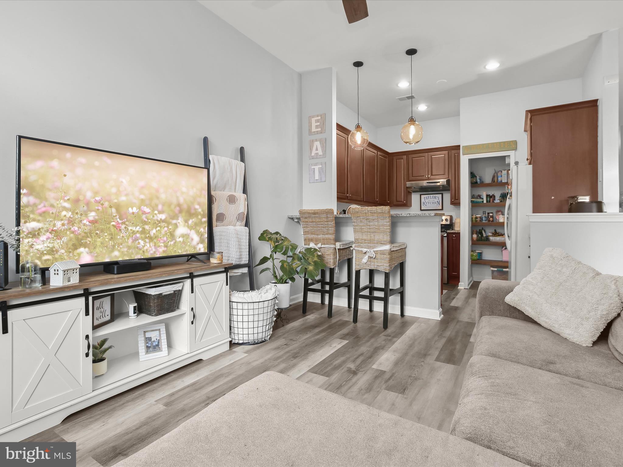 RIVERCHASE CONDOS - Residential