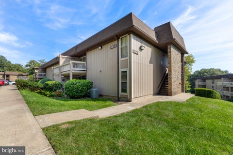 Photo of 5823 Royal Ridge Drive #T, SPRINGFIELD, VA 22152 (MLS # VAFX2342130)