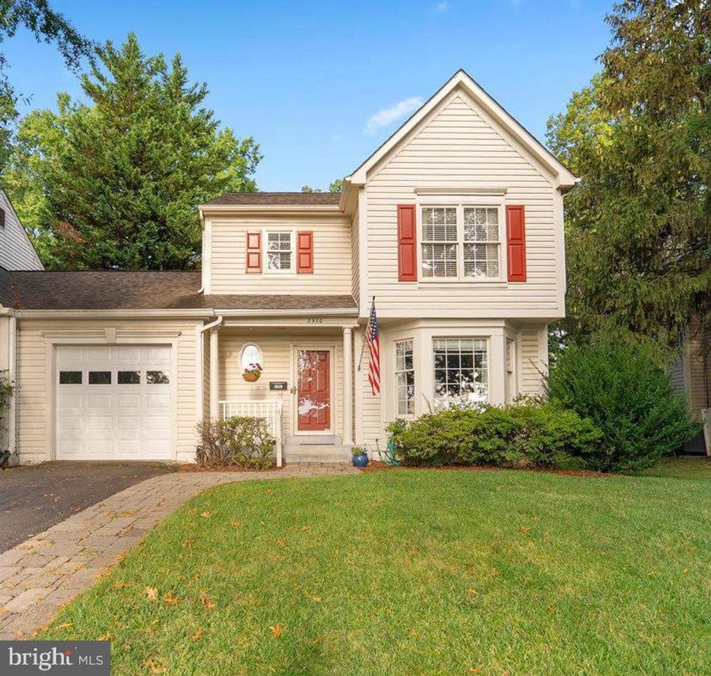 Photo of 3920 Oak Street, FAIRFAX, VA 22030 (MLS # VAFC2007178)