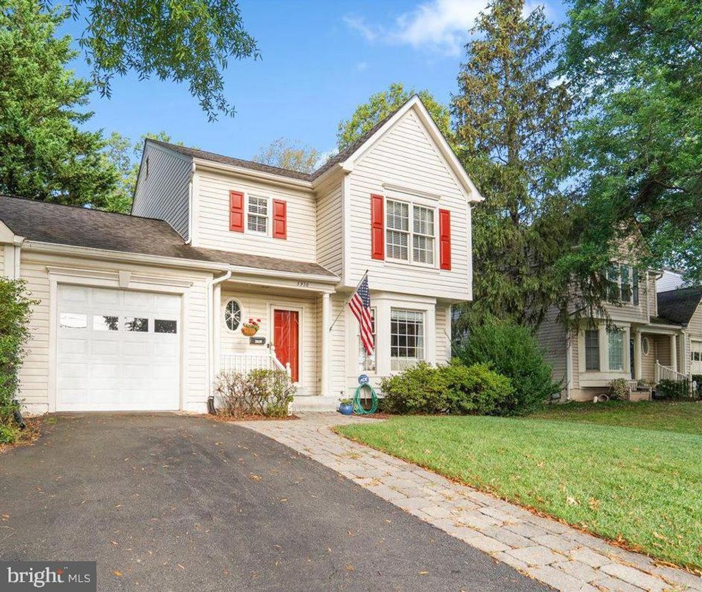 Photo of 3920 Oak Street, FAIRFAX, VA 22030 (MLS # VAFC2007178)