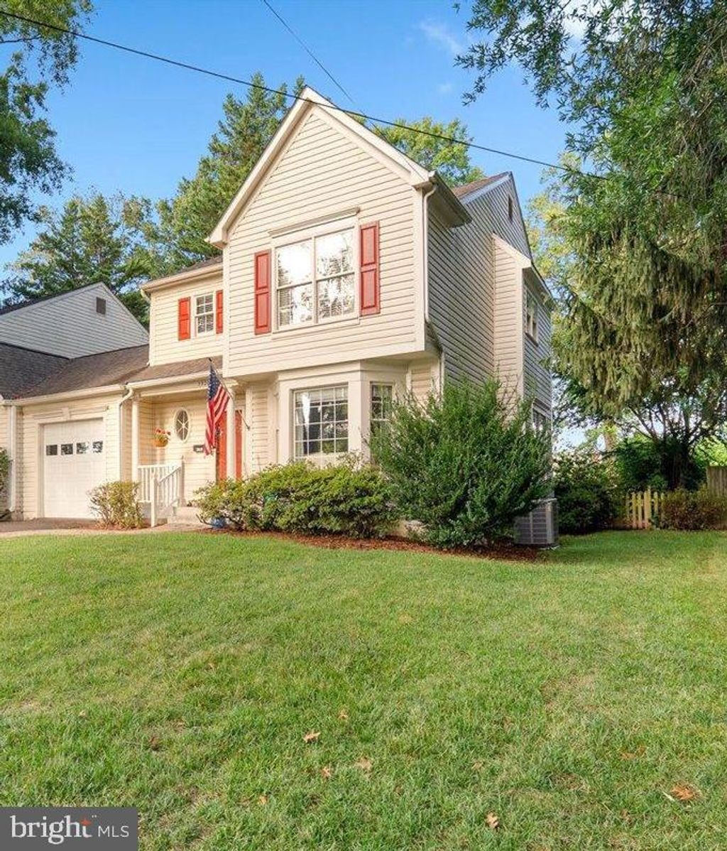 Photo of 3920 Oak Street, FAIRFAX, VA 22030 (MLS # VAFC2007178)